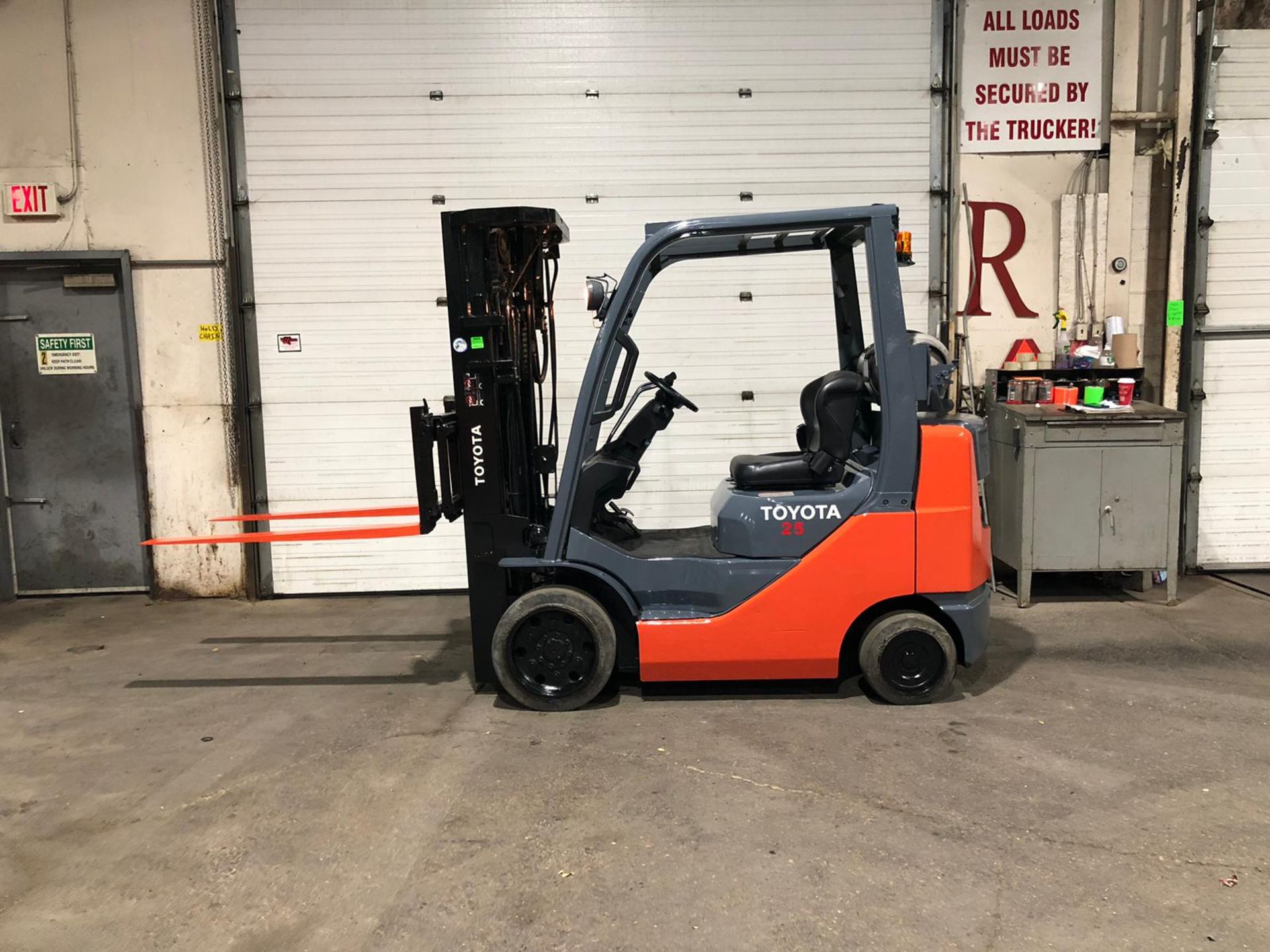 2007 Toyota 5,000lbs Capacity LPG (Propane) Forklift with sideshift and 4-STAGE MAST (no propane
