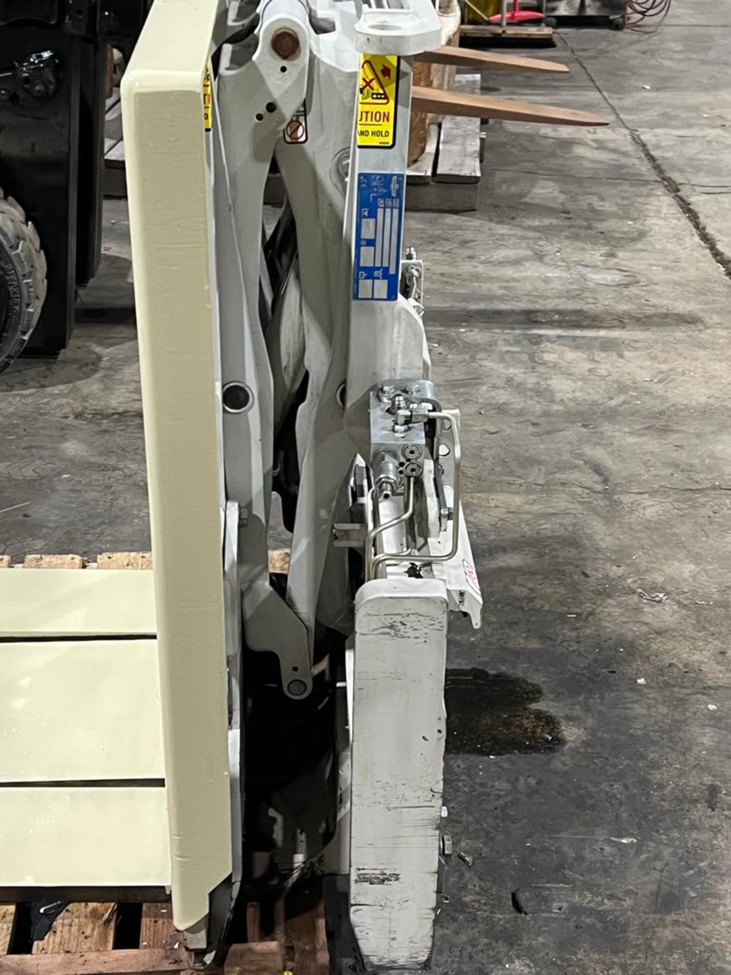 Cascade Forklift Attachment - Push System pallet handling unit MINT - Image 4 of 4