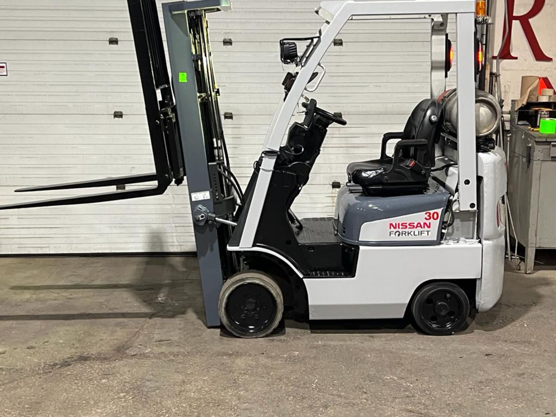 Nissan 3,000lbs Capacity Forklift LPG (Propane powered) with Sideshift & 3-stage Mast (no propane