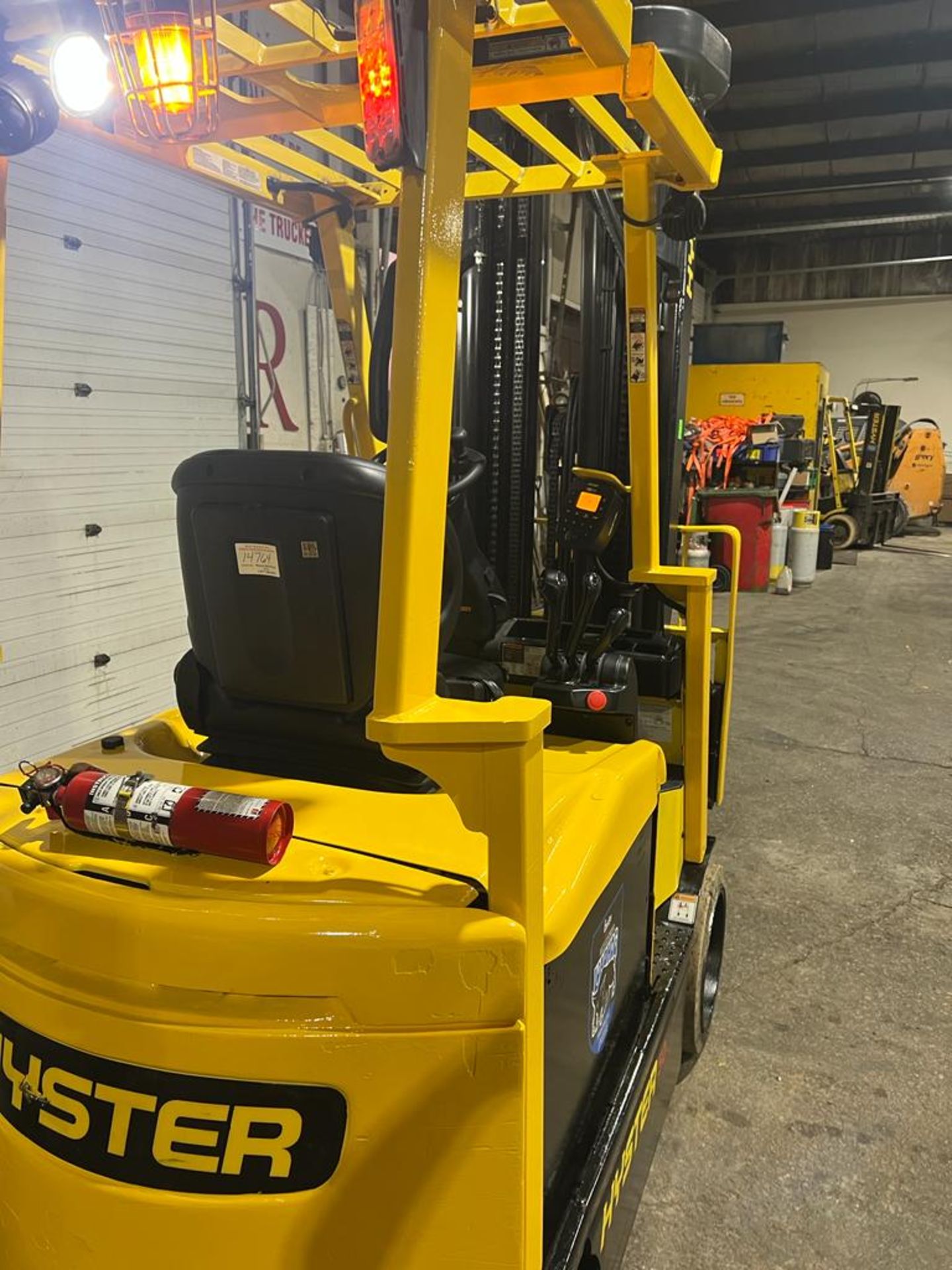 2017 Hyster 5,000lbs Capacity Forklift Electric with 48V Battery & 4-STAGE MAST with Sideshift - Image 3 of 4