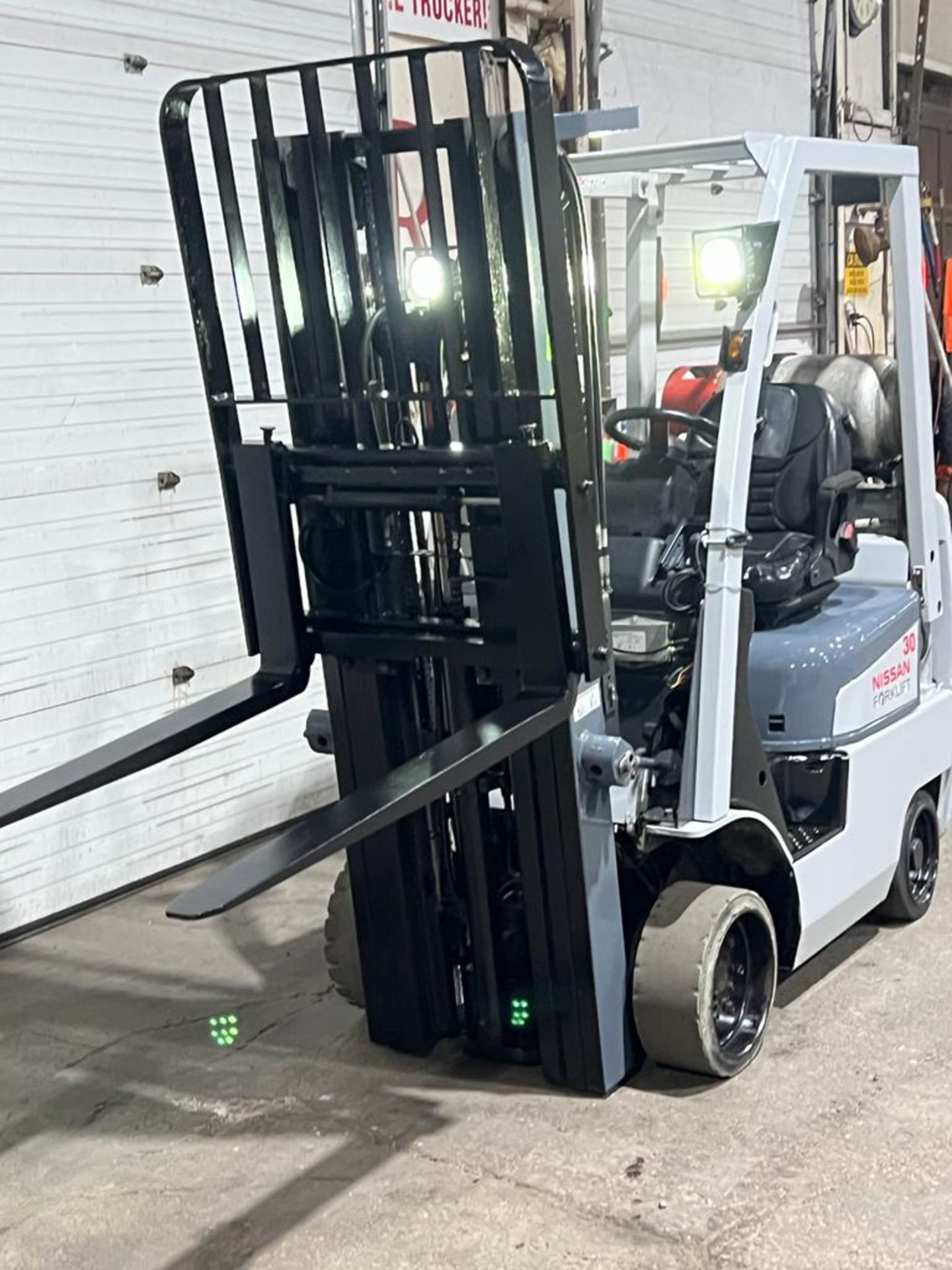 Nissan 3,000lbs Capacity Forklift LPG (Propane powered) with Sideshift & 3-stage Mast (no propane - Image 2 of 3