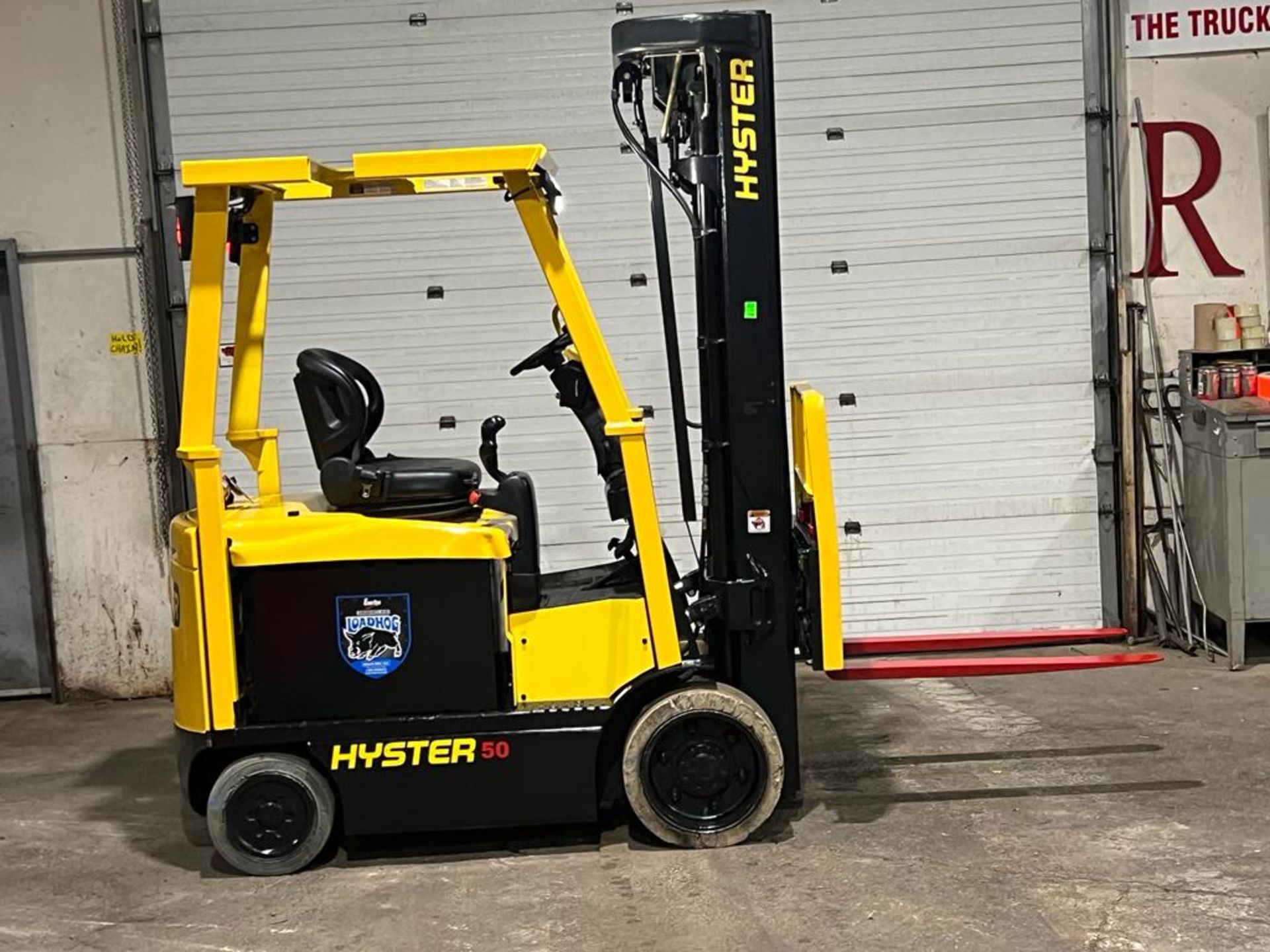 2017 Hyster 5,000lbs Capacity Forklift Electric with 48V Battery & 4-STAGE MAST with Sideshift