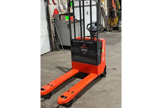 Toyota Walk Behind 4000lbs capacity Powered Pallet Cart 24V - Walkie unit with Built-In Charger with - Image 2 of 3