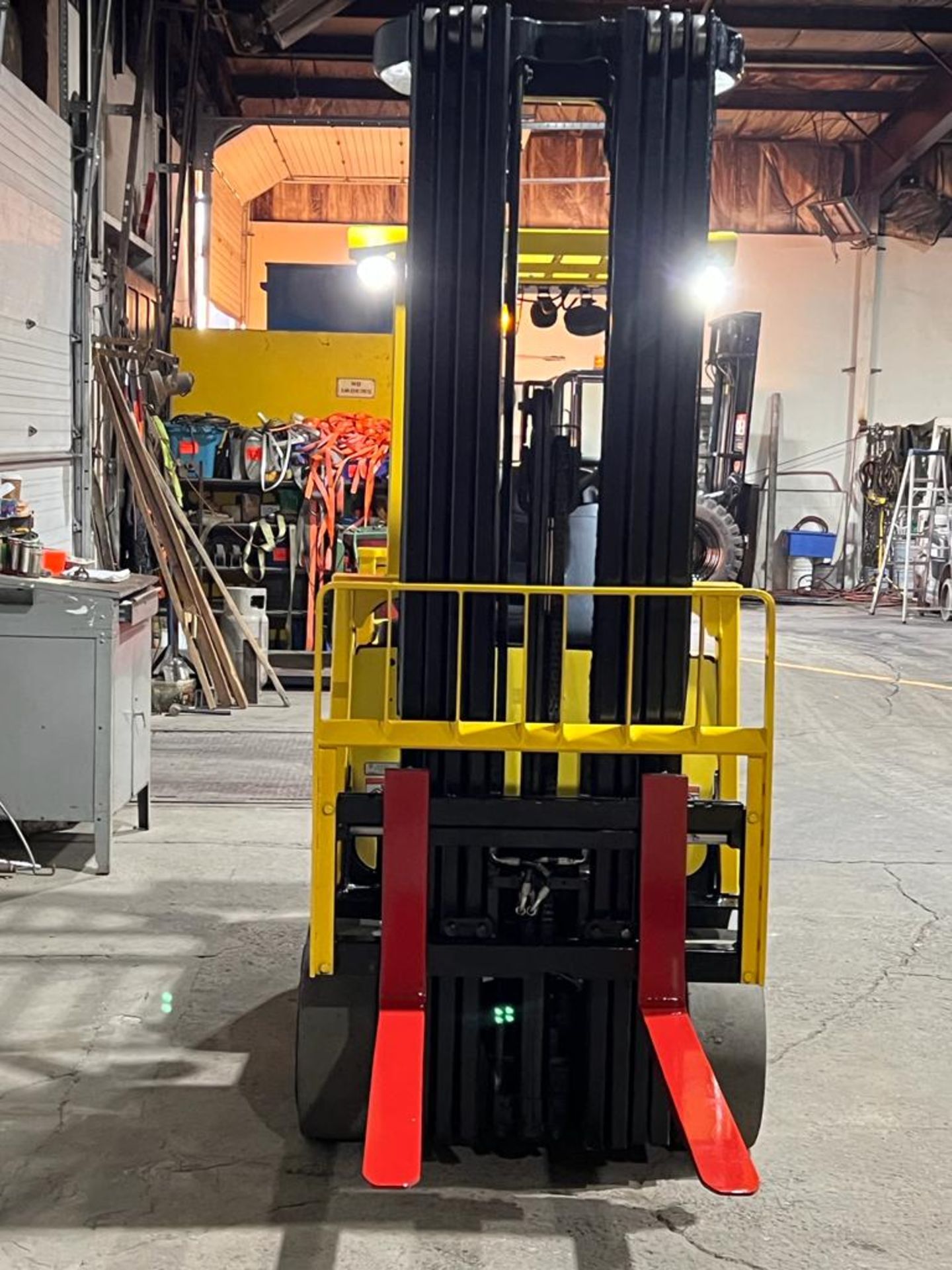 2018 Hyster 5,000lbs Capacity Forklift Electric with 48V Battery & 4-STAGE MAST with Sideshift - Image 3 of 4