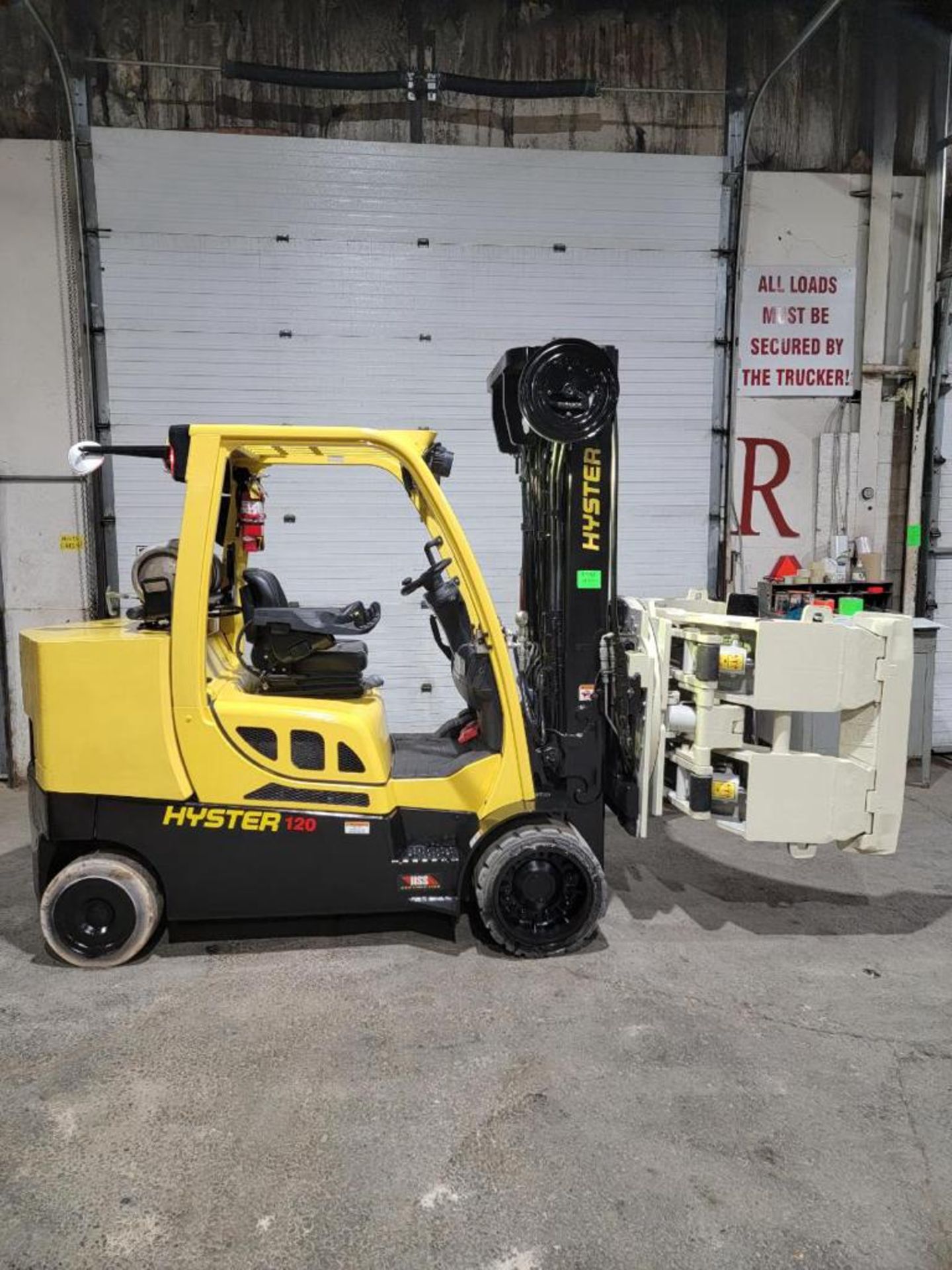 2016 Hyster 12,000lbs Capacity Forklift - LPG (propane powered) with ROLL CLAMP CASCADE UNIT 3 stage