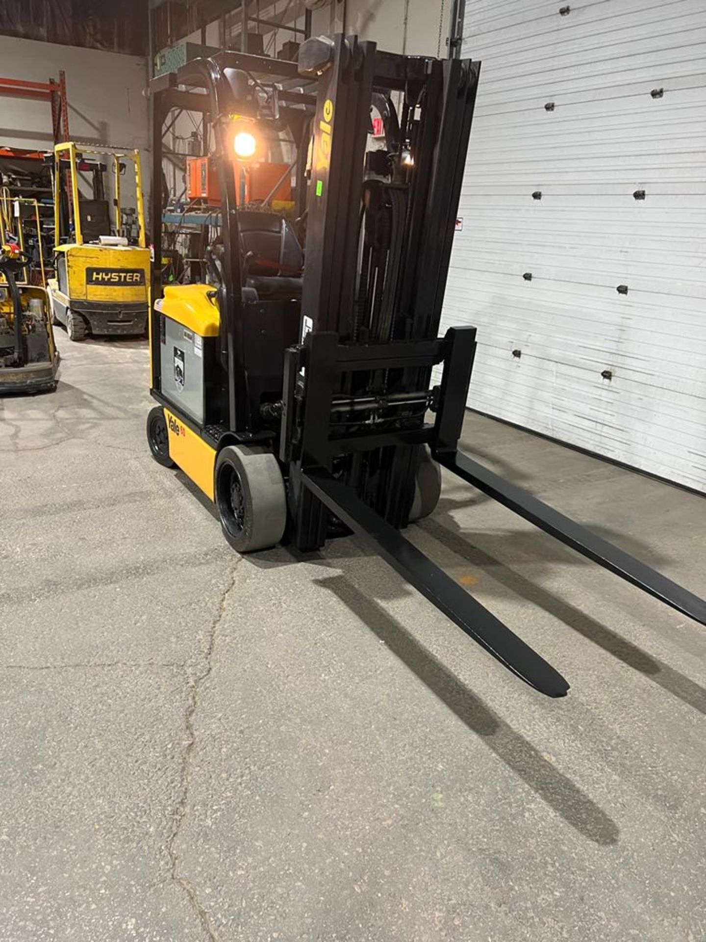 2018 Yale 6,000lbs Capacity Forklift Electric 48V with 60" Forks & Fork Positioner & Plumbed for - Image 4 of 5