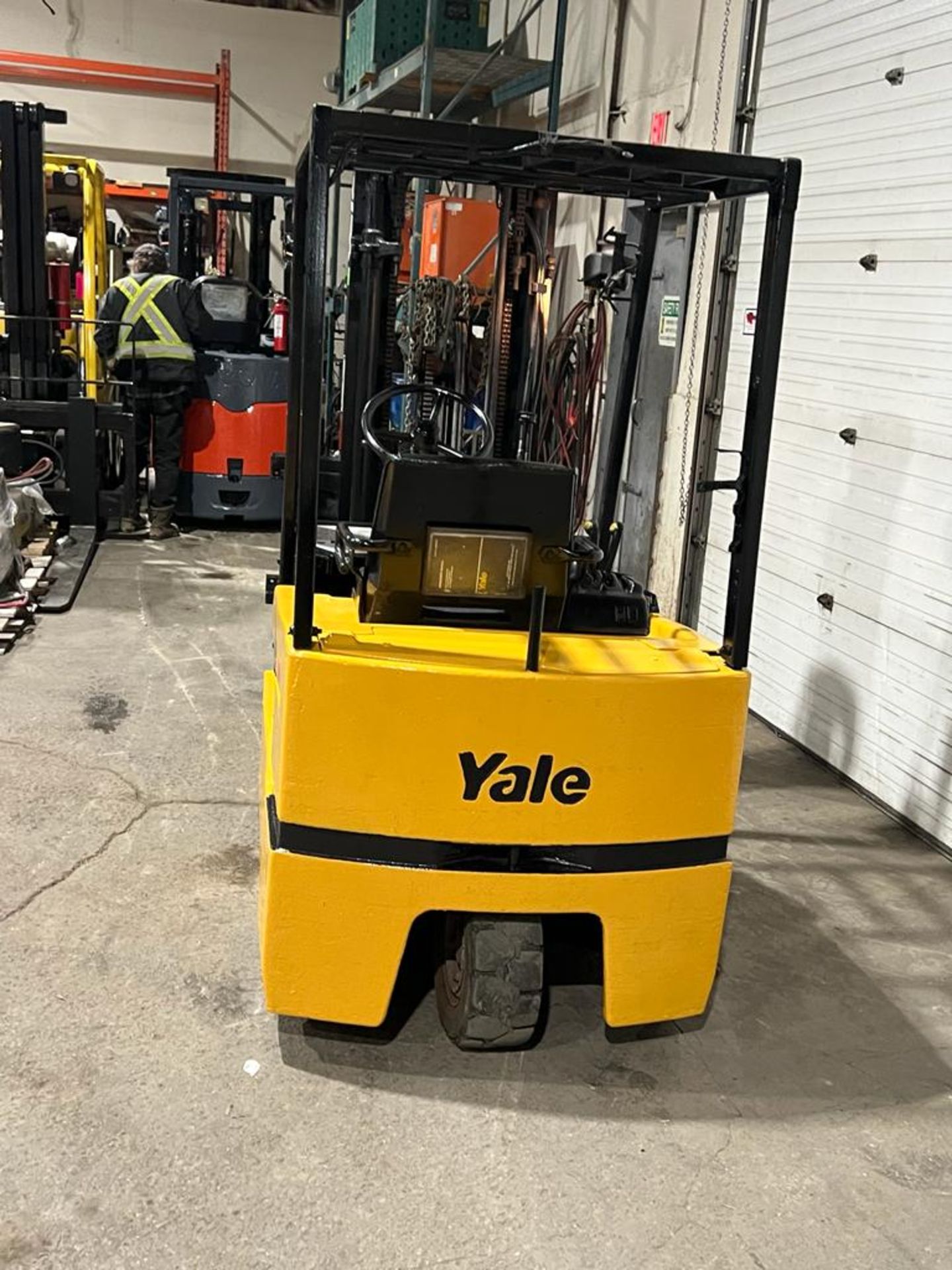 Yale 3,000lbs Capacity 3-Wheel Electric Forklift with sideshift and 3-STAGE MAST 36V - FREE CUSTOMS - Image 2 of 3