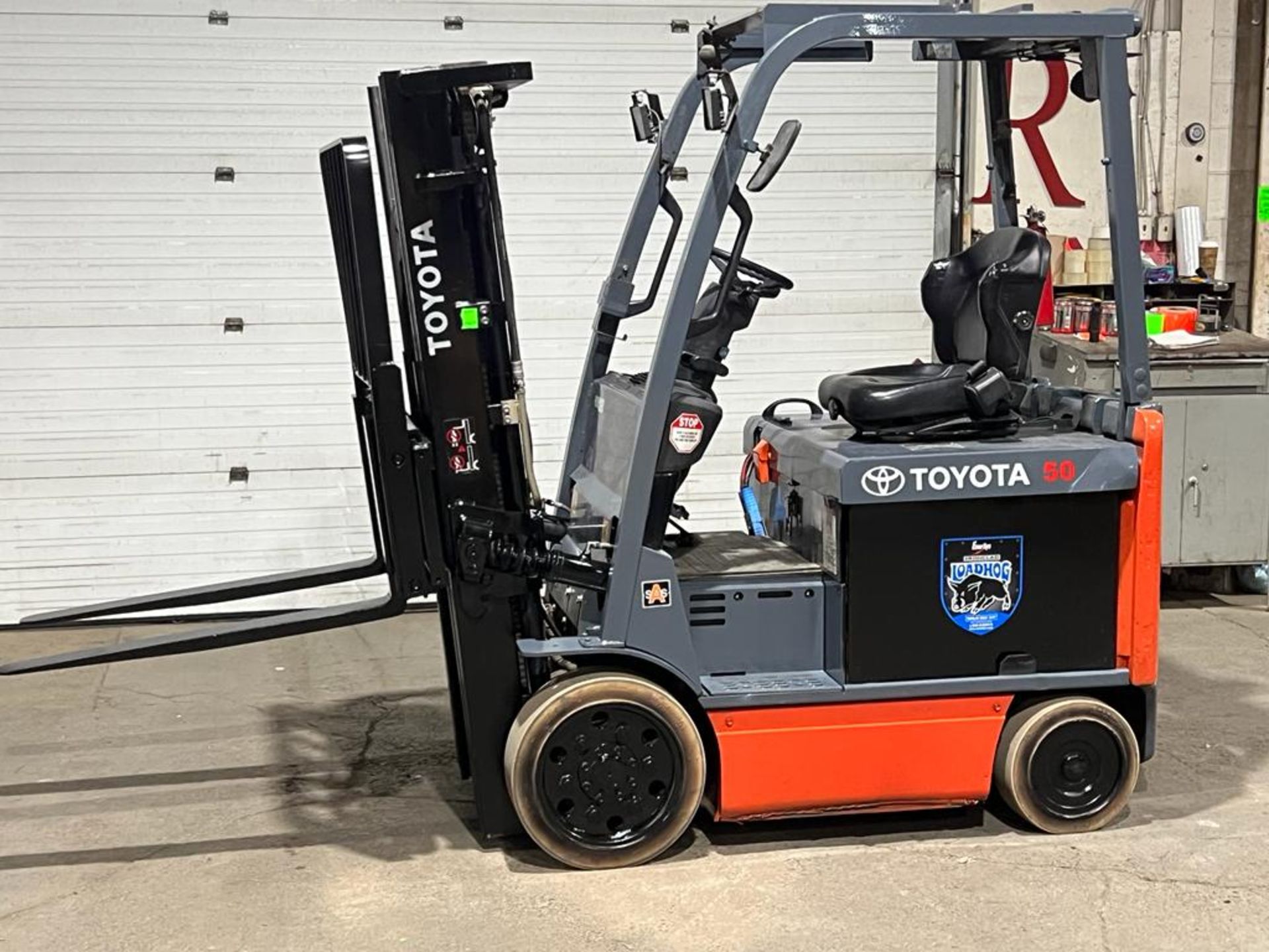 2014 Toyota 5,000lbs Capacity Electric Forklift with sideshift and 3-STAGE MAST - FREE CUSTOMS