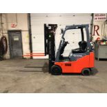 2016 Toyota 3,000lbs Capacity LPG (Propane) Forklift with sideshift and 3-STAGE MAST (no propane