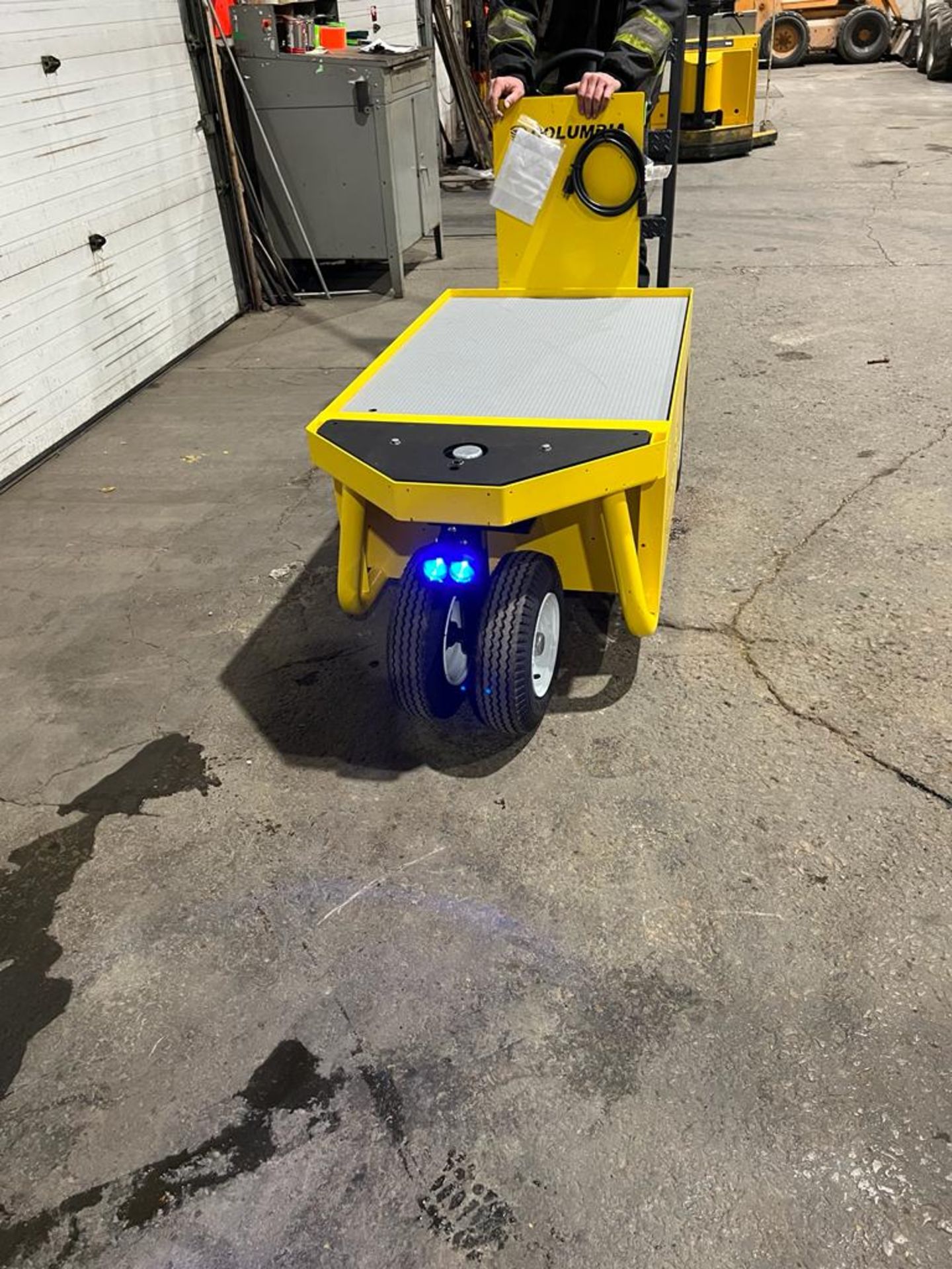 Brand New MINT Columbia Stockchaser Electric Cargo Moving Unit with ...