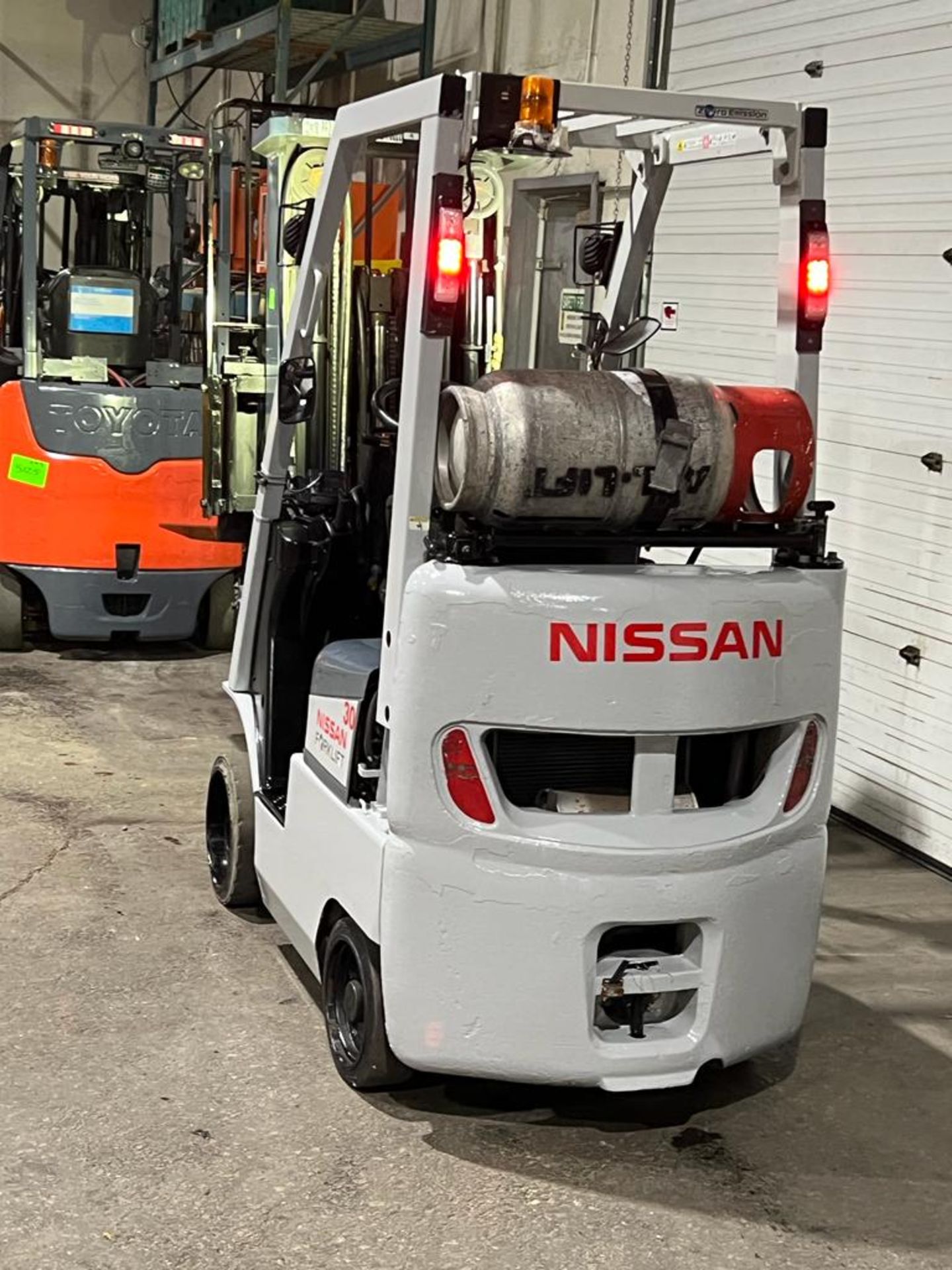 Nissan 3,000lbs Capacity Forklift LPG (Propane powered) with Sideshift & 3-stage Mast (no propane - Image 3 of 3