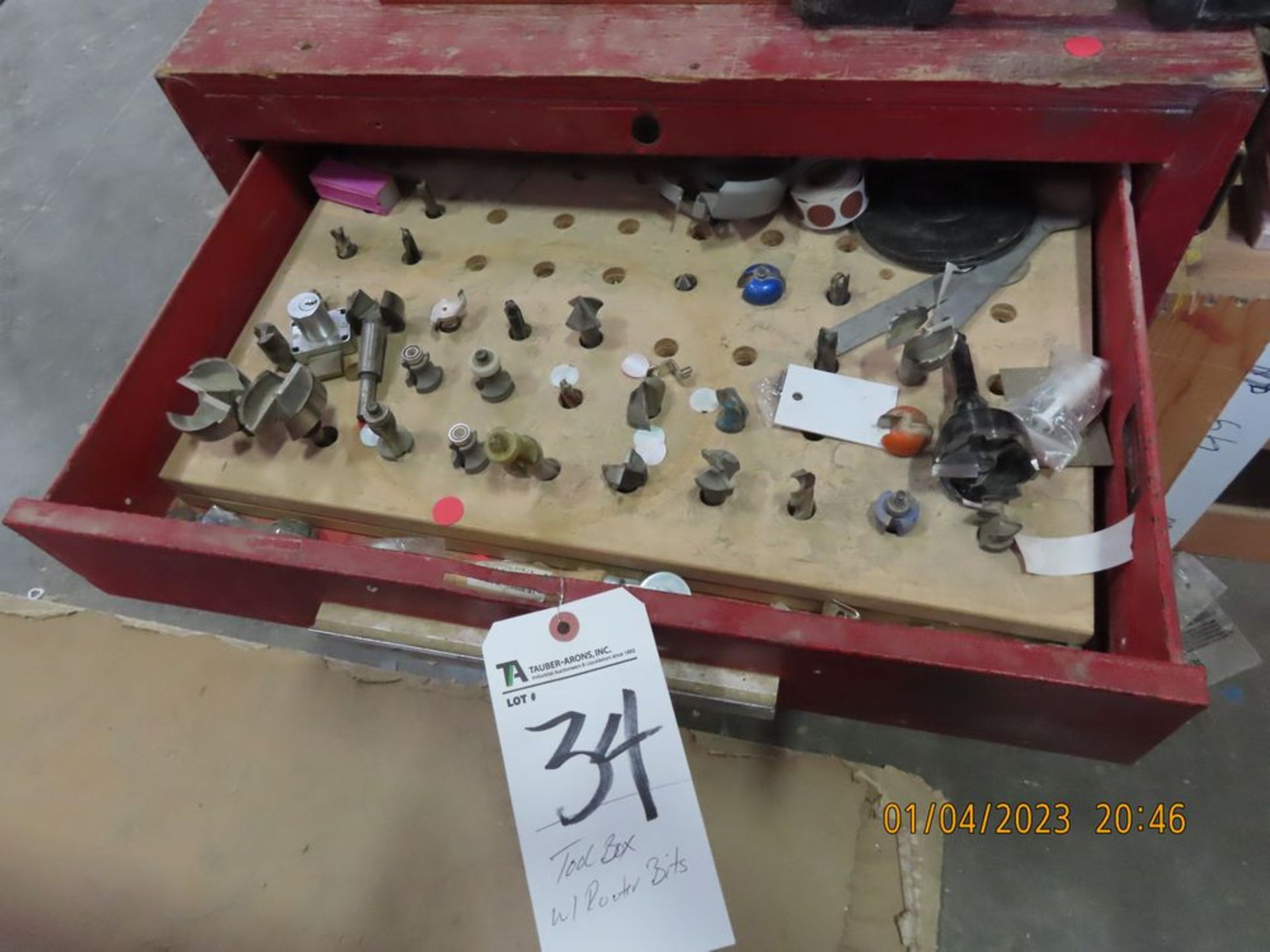 (Lot) Tool Box w/ Assorted Size Router Bits