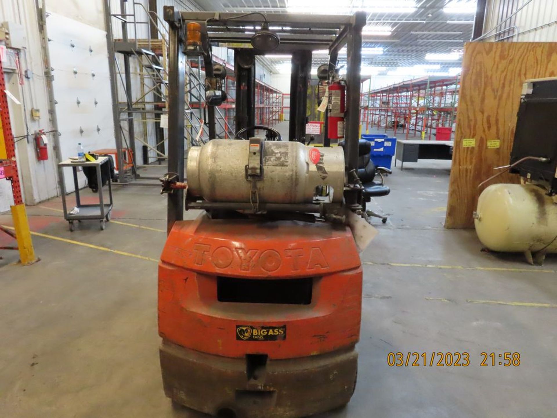 Toyota mod. 7FGU118, Forklift, 3,000lb. Cap. - Image 3 of 6