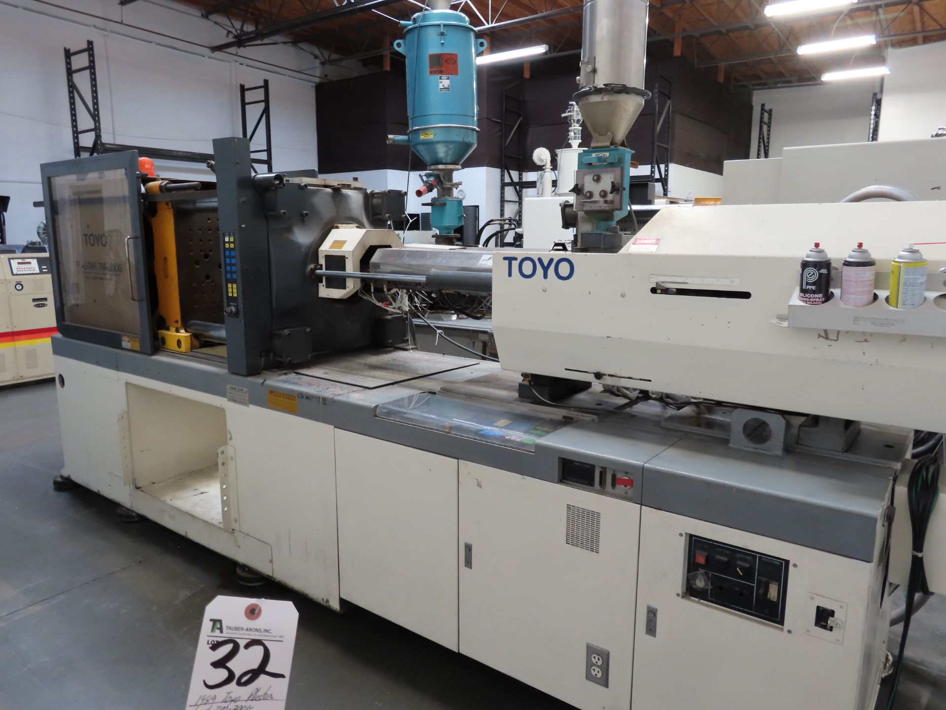 (1989) Toyo Plastar mod. TM-200G, 200 Ton x23.9 in³ Injection Molding Capacity Plastic Injection