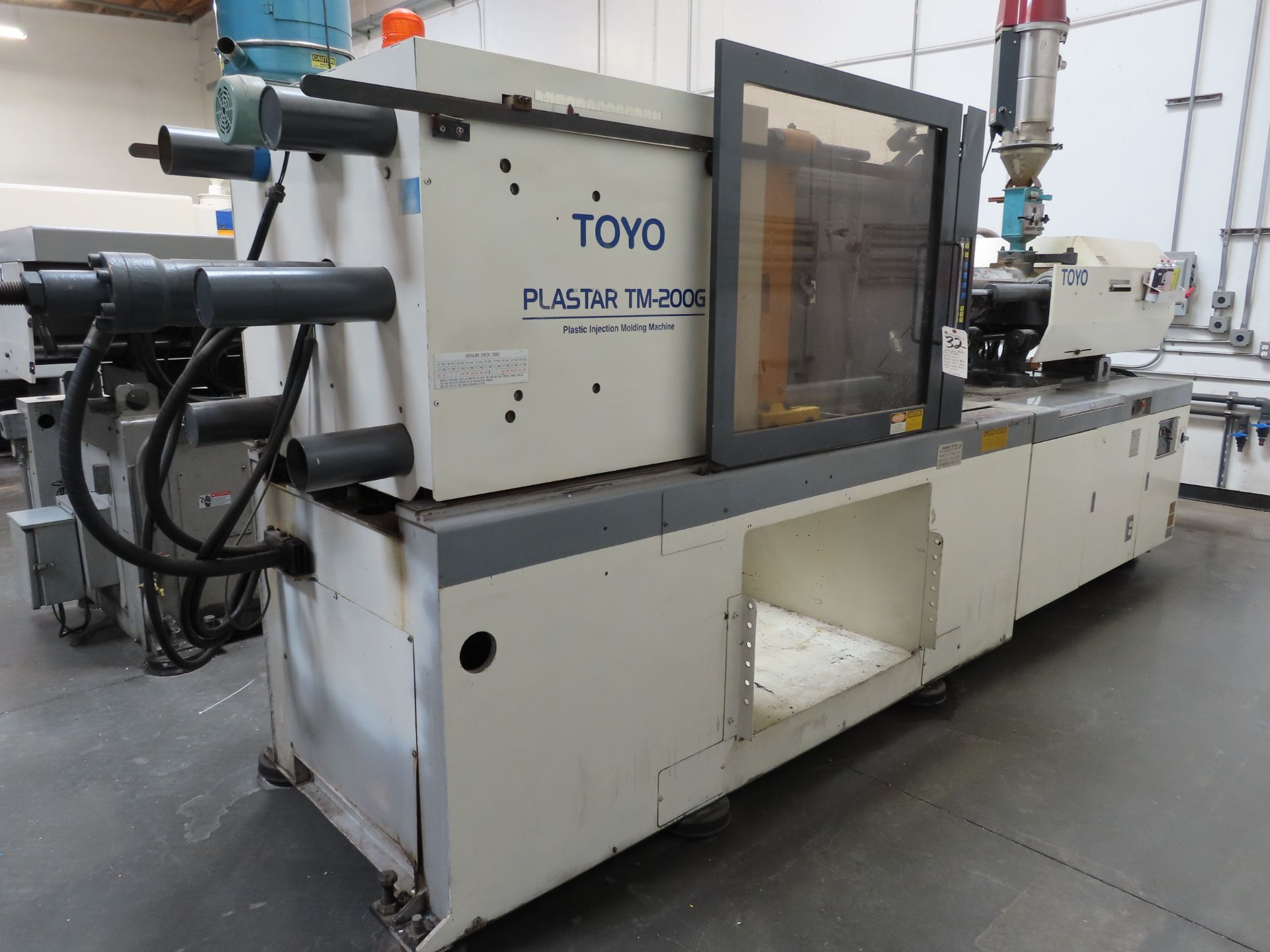 (1989) Toyo Plastar mod. TM-200G, 200 Ton x23.9 in³ Injection Molding Capacity Plastic Injection - Image 2 of 10