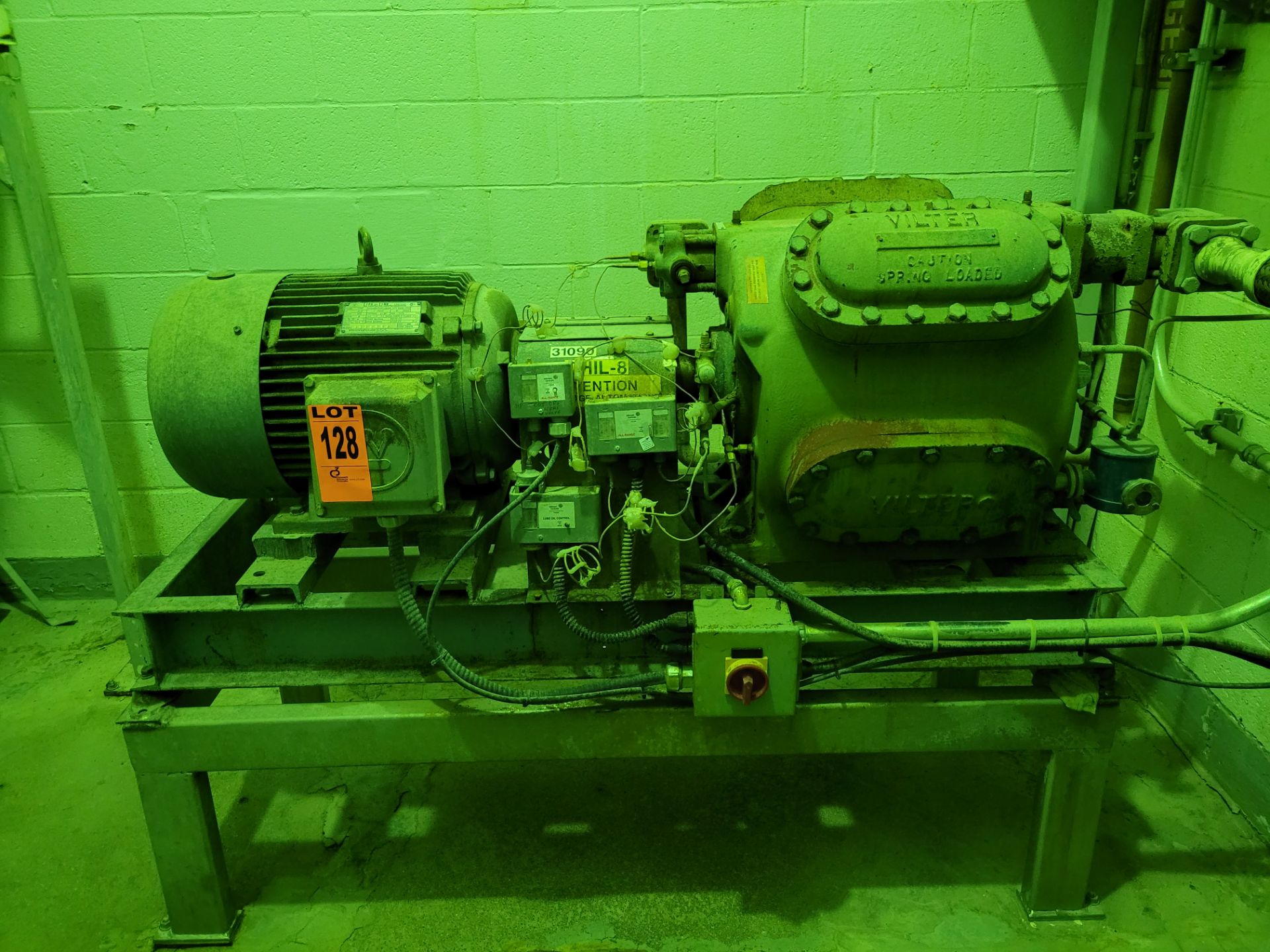 Vilter 6-Cylinder Compressor, with Life-Line 25 hp Motor, Mounted on S/S Frame (LOCATED IN SAINT-