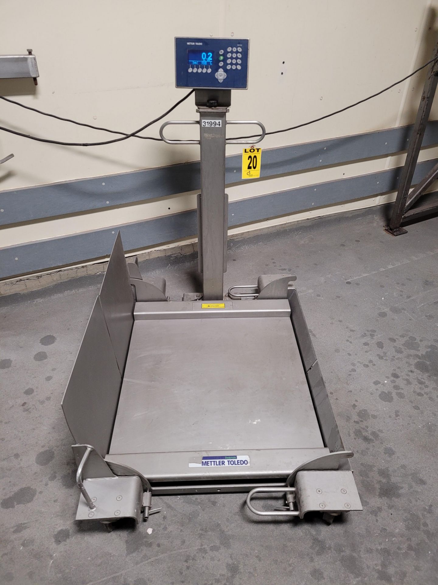 METTLER TOLEDO mod. IND560 Weighing Terminal, S/S, with Digital Read Out, 30" L x 30" W, S/S Platfo