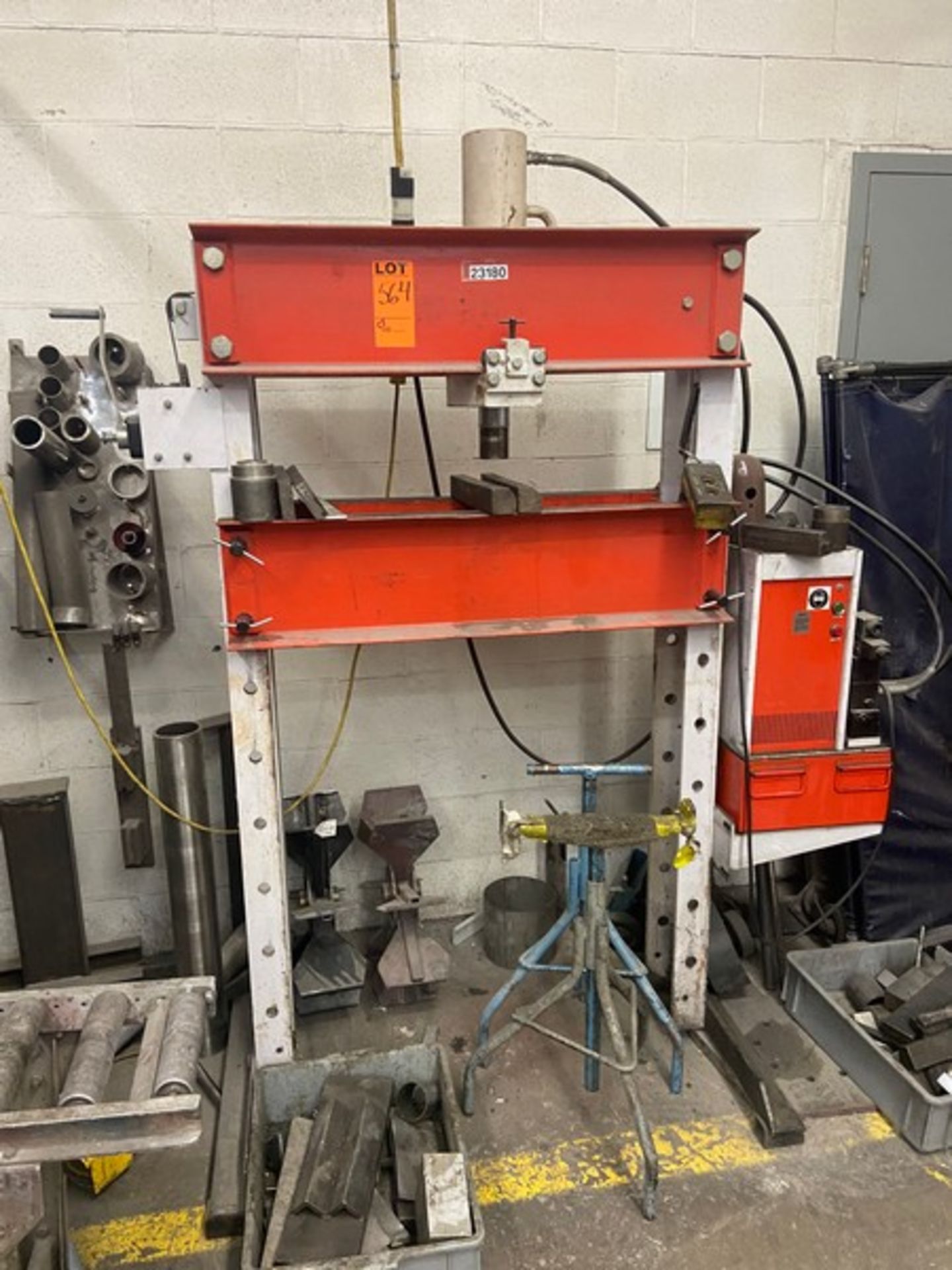 Hydraulic Press, with Side Mounted Hydraulic Motor Reservoir (LOCATED IN SAINT-LAMBERT, QC)