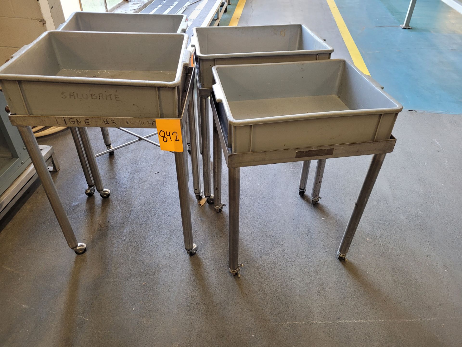 Lot of (4) Steel Tote Transfer Carts on casters w/totes (LOCATED IN SAINT-LAMBERT, QC)