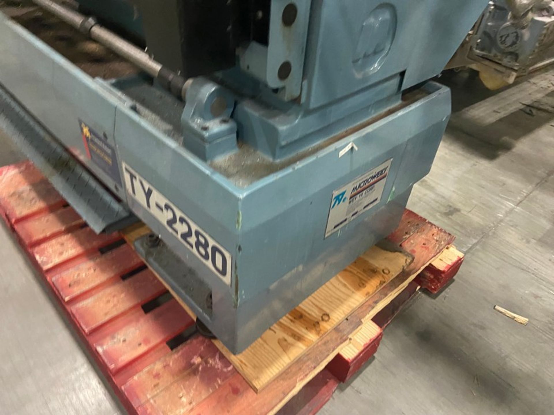 Microweily Lathe, M/N TY-2280, with Tooling Pallet of Tooling (LOCATED IN SAINT-LAMBERT, QC) - Image 6 of 10
