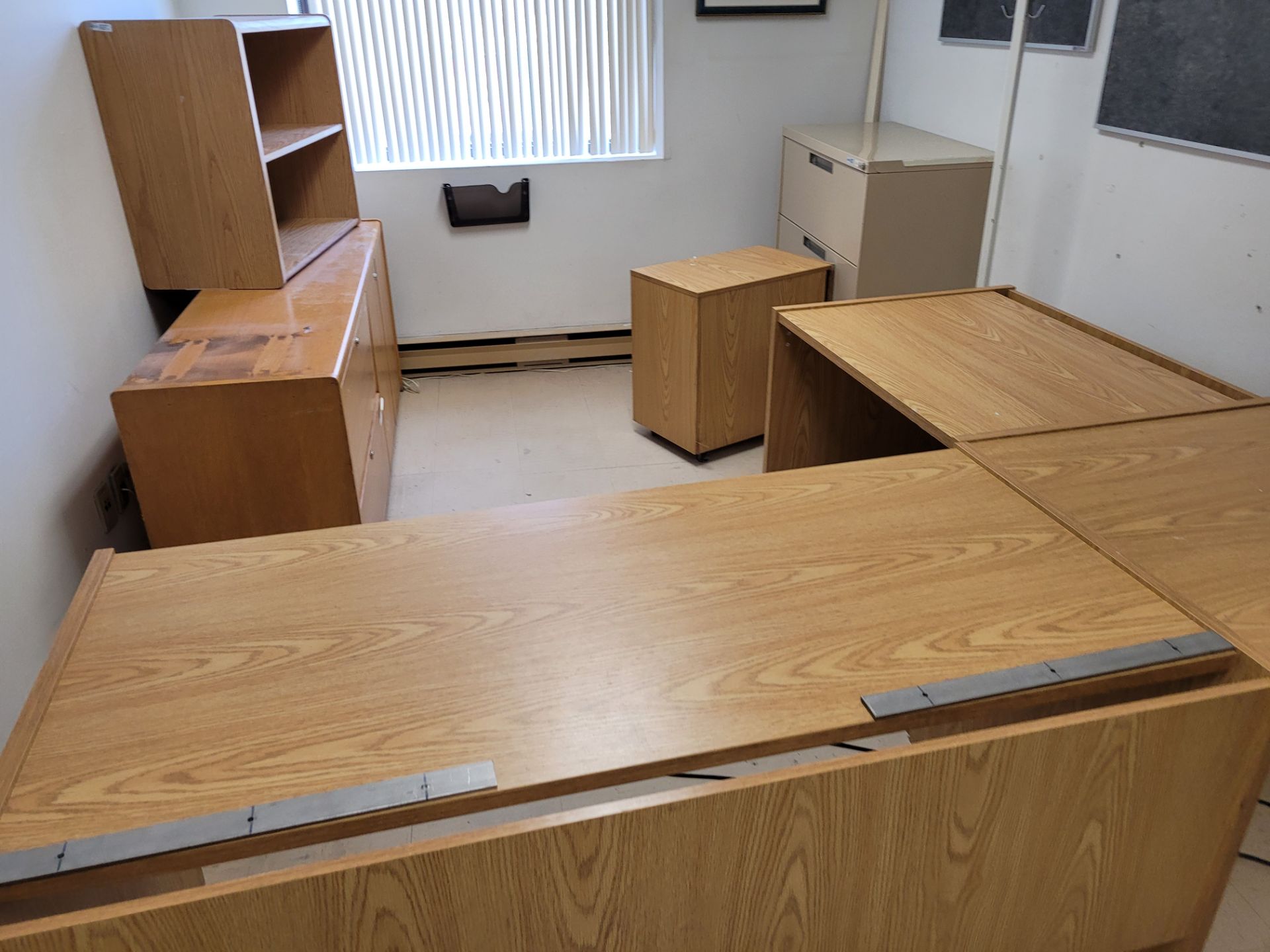 Lot of Office Furniture incl. furniture contents of (6) rooms incl. Executive offices and Conference - Image 28 of 28