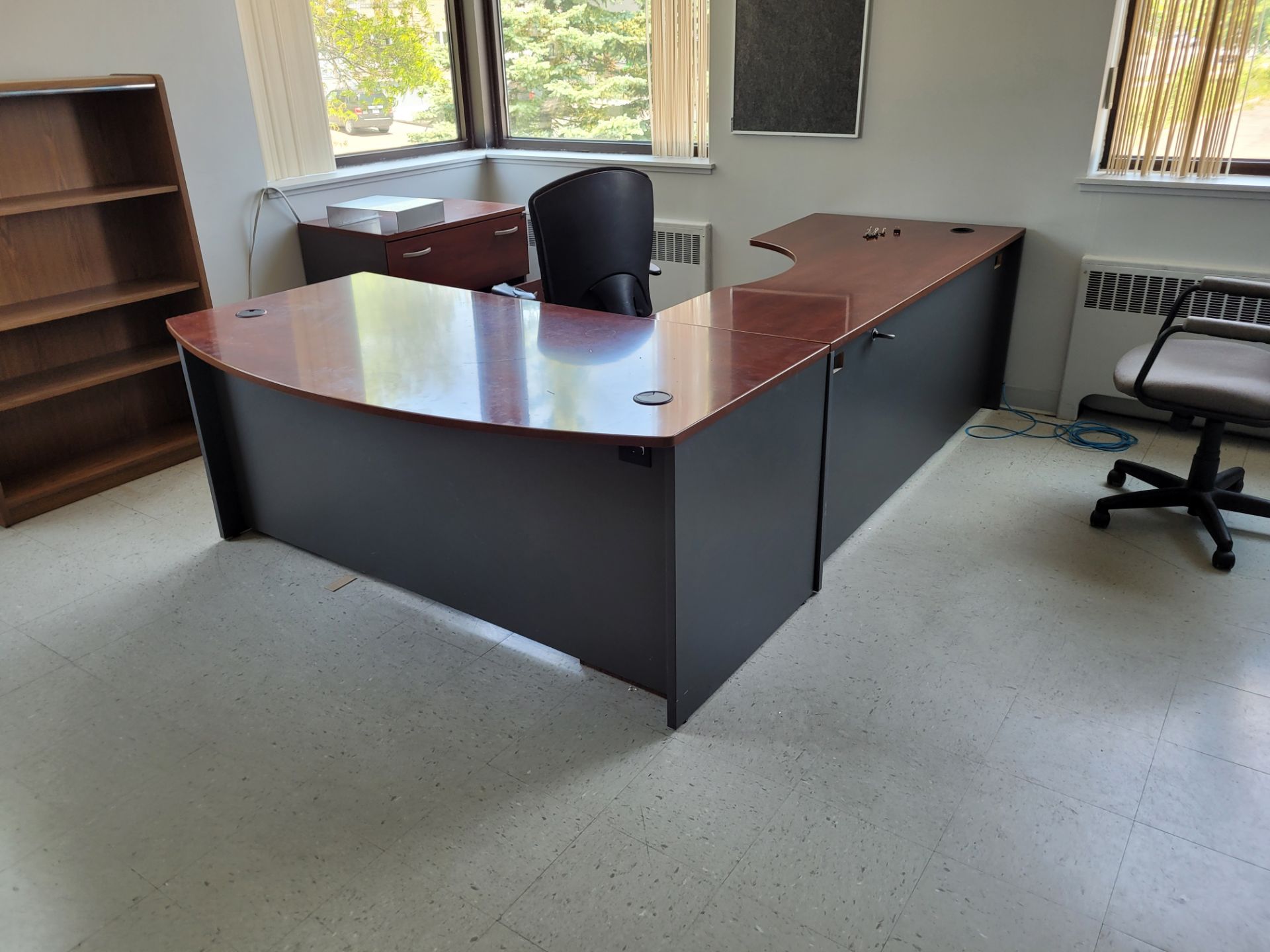 Lot of Office Furniture incl. furniture contents of (6) rooms incl. Executive offices and Conference - Image 10 of 28