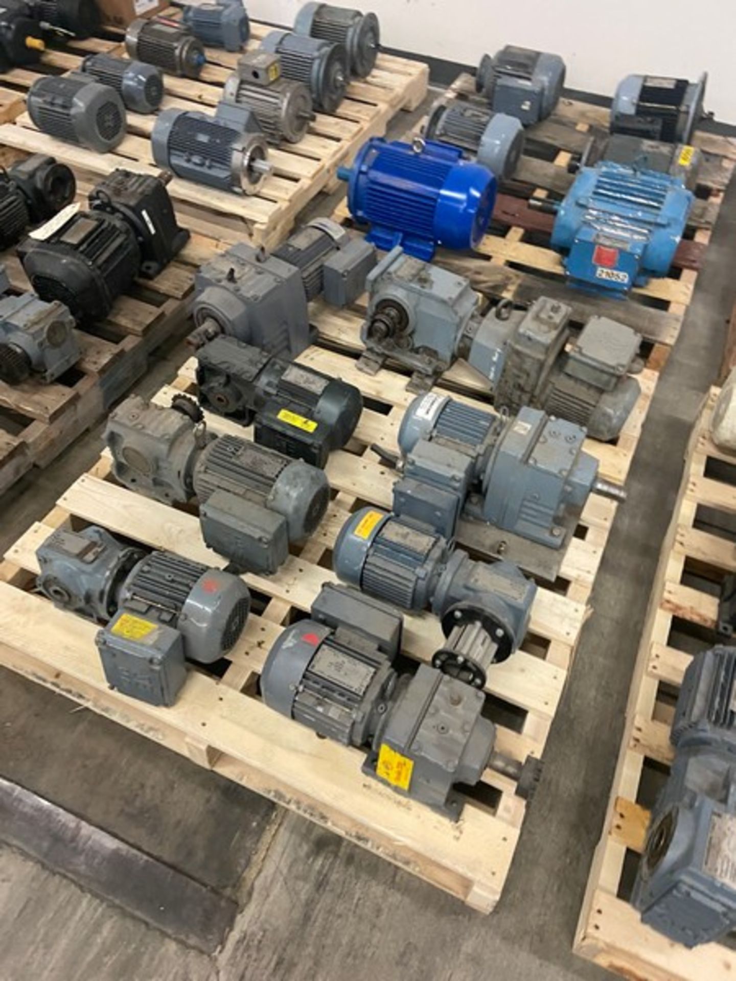(2) Pallets of Motors Drives, with DEW Drives Other Assorted Drives (LOCATED IN SAINT-LAMBERT, QC) - Image 2 of 4