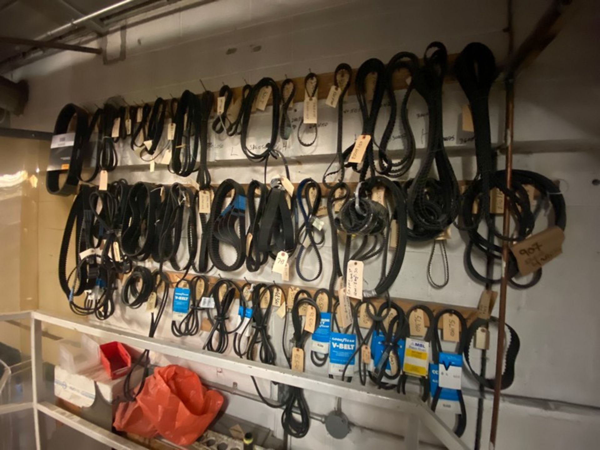 Belt Inventory, Includes Assorted Styles Sizes (LOCATED IN SAINT-LAMBERT, QC)