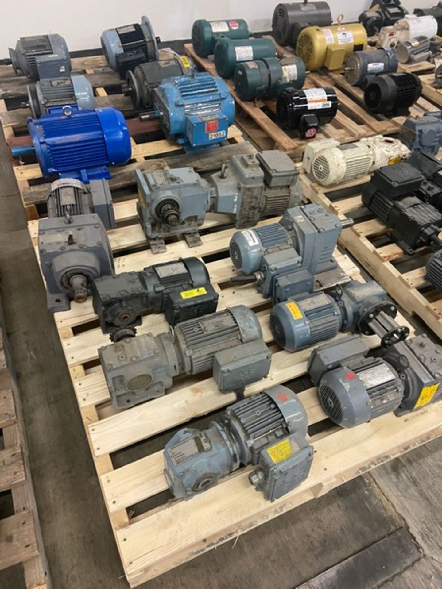 (2) Pallets of Motors Drives, with DEW Drives Other Assorted Drives (LOCATED IN SAINT-LAMBERT, QC) - Image 3 of 4