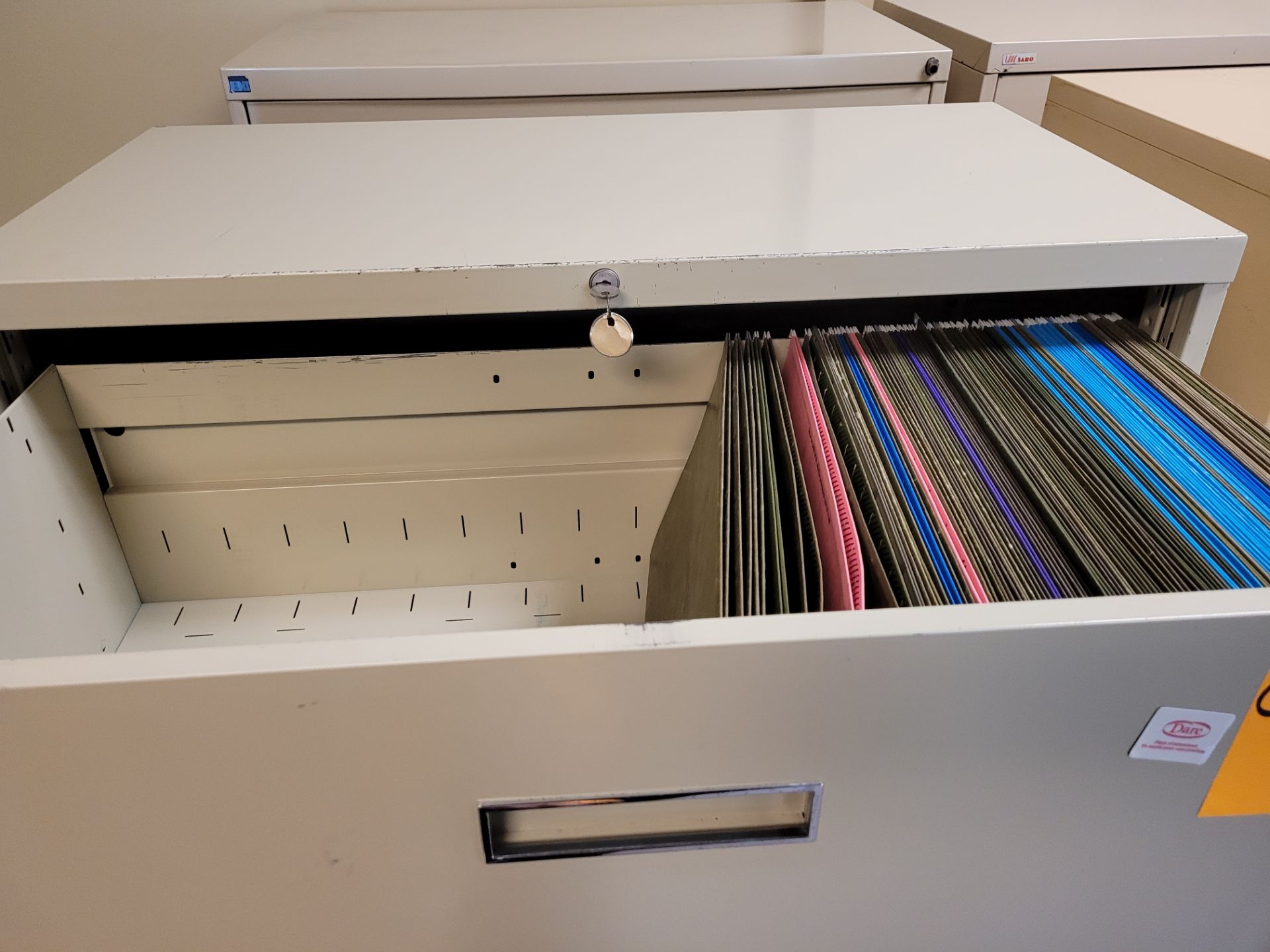 Lot of (4) 4-drawer horizontal filing cabinets (LOCATED IN SAINT-LAMBERT, QC) - Image 5 of 7