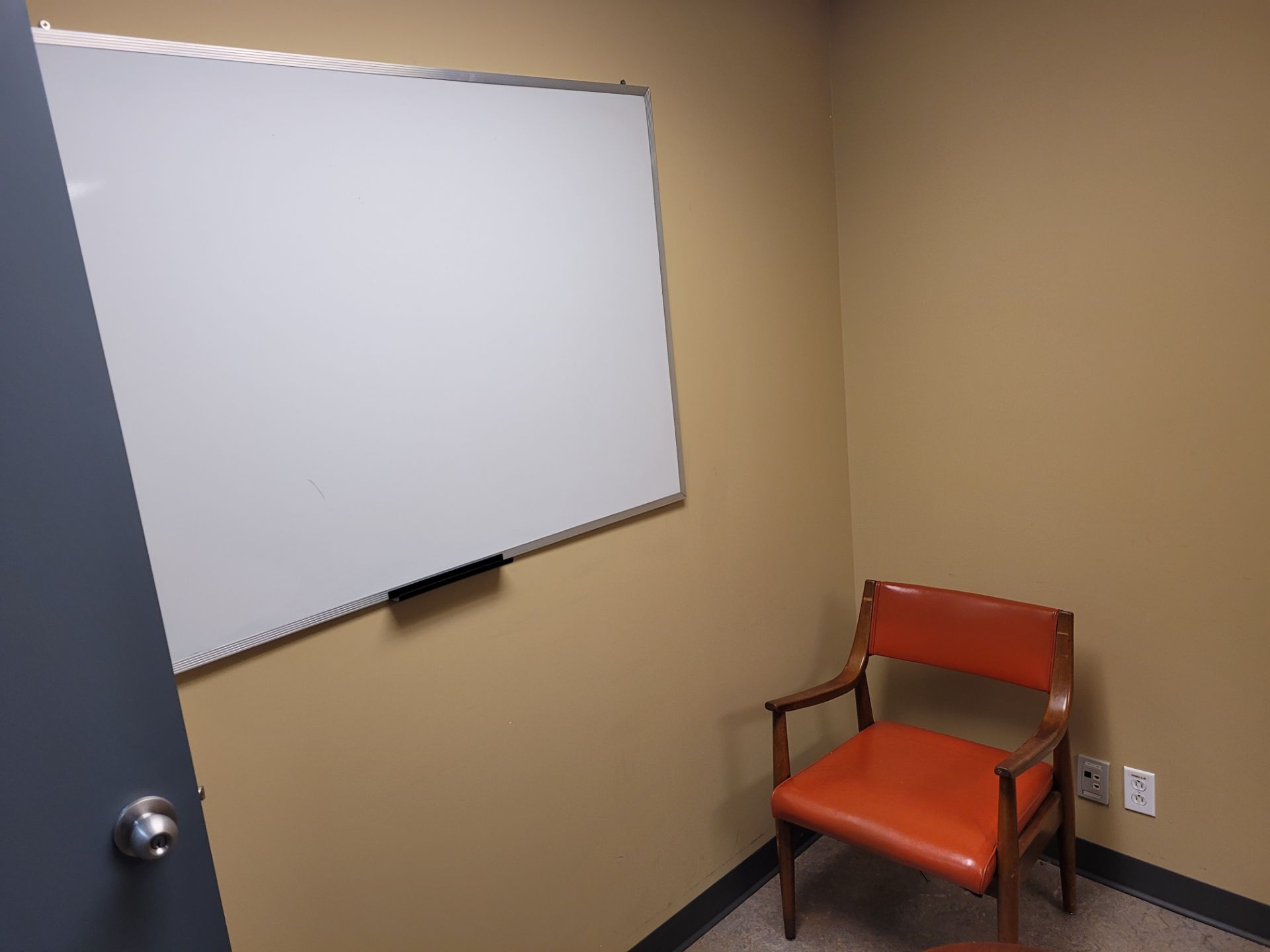 Lot of Conference Table and chairs, desk, projector screen (LOCATED IN SAINT-LAMBERT, QC) - Image 2 of 2