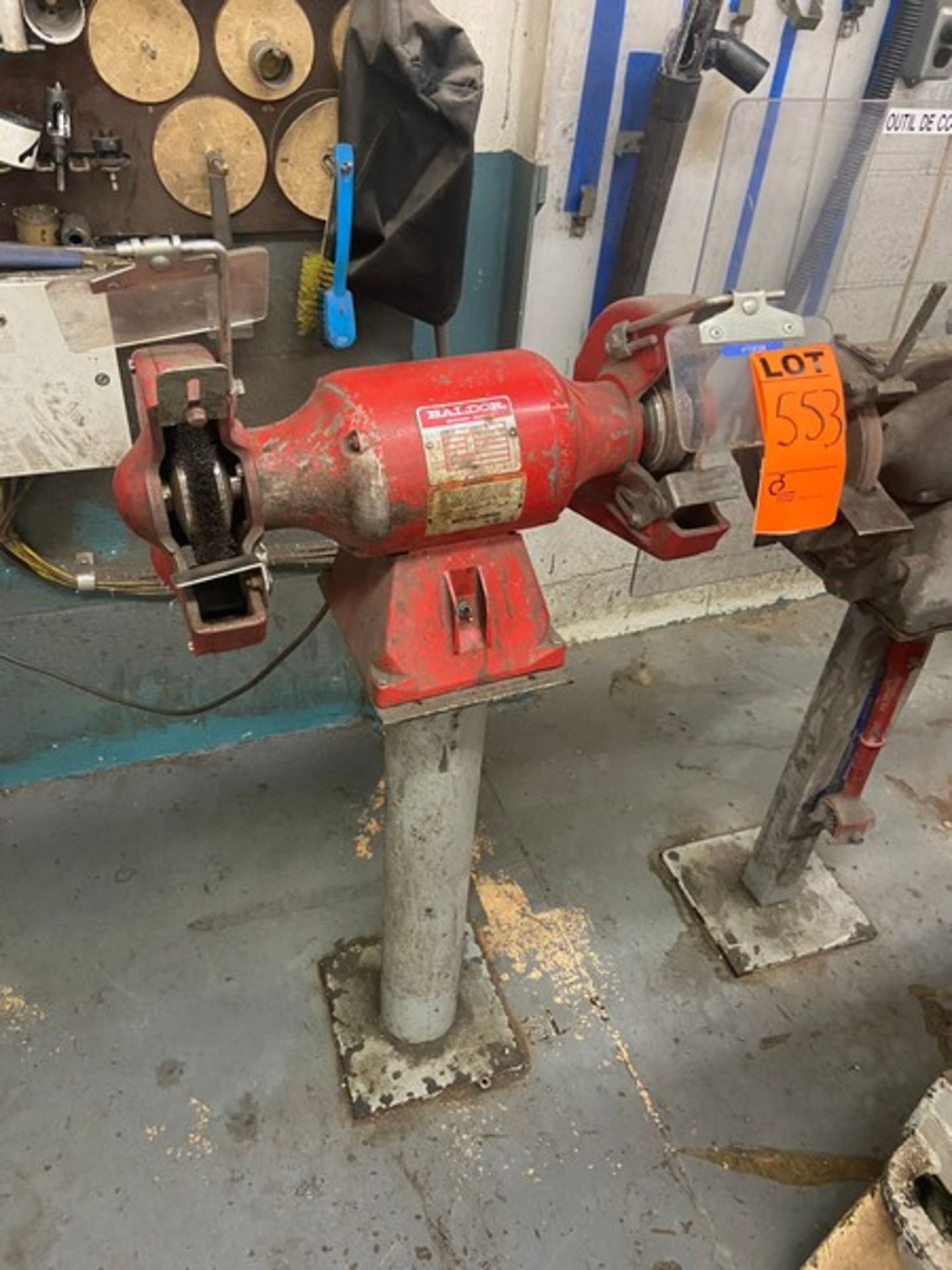 Baldor Double Edge Grinder, with 3/4 hp Motor, 115/230 Volts, 1 Phase (LOCATED IN SAINT-LAMBERT,