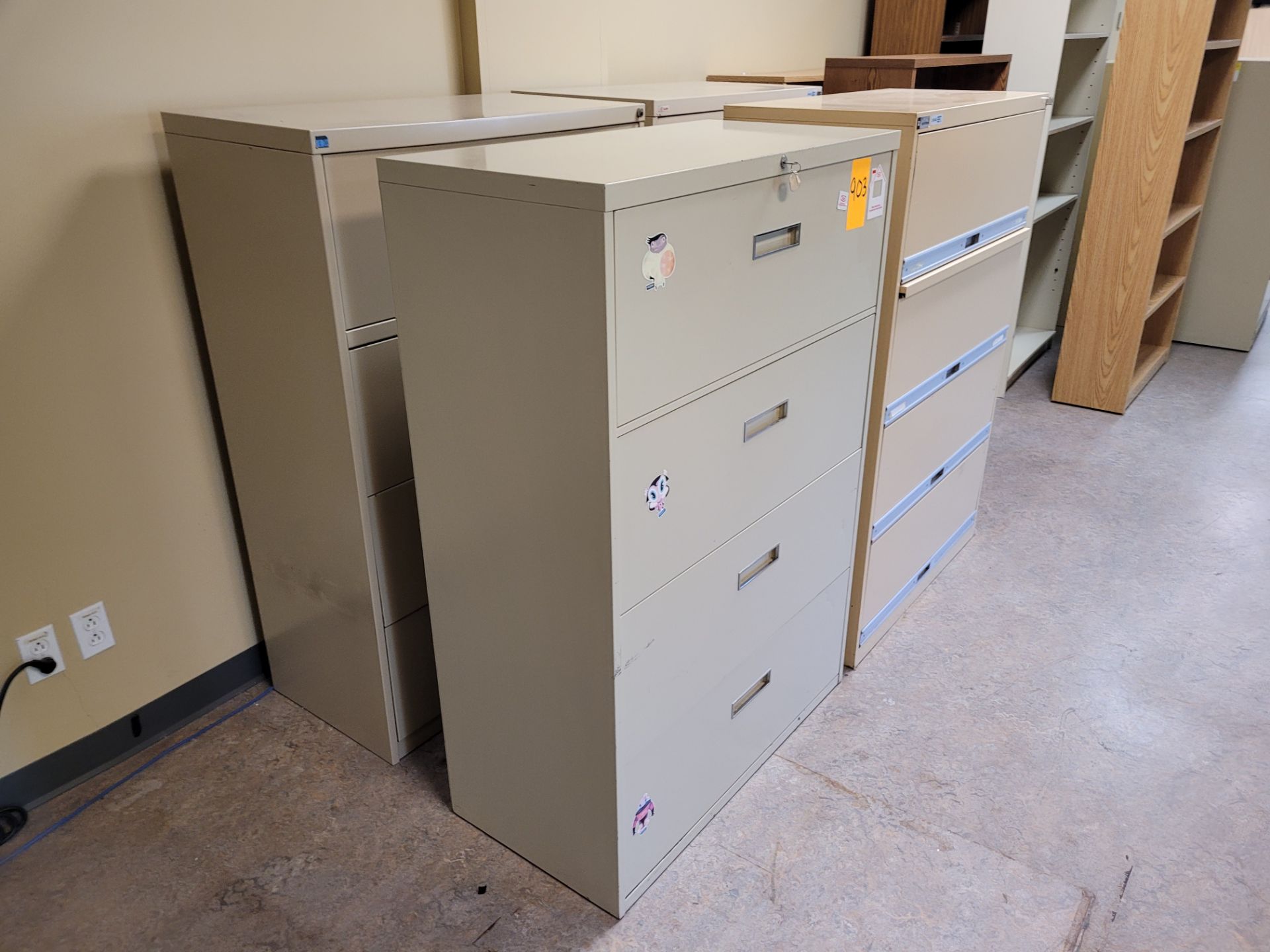 Lot of (4) 4-drawer horizontal filing cabinets (LOCATED IN SAINT-LAMBERT, QC) - Image 3 of 7