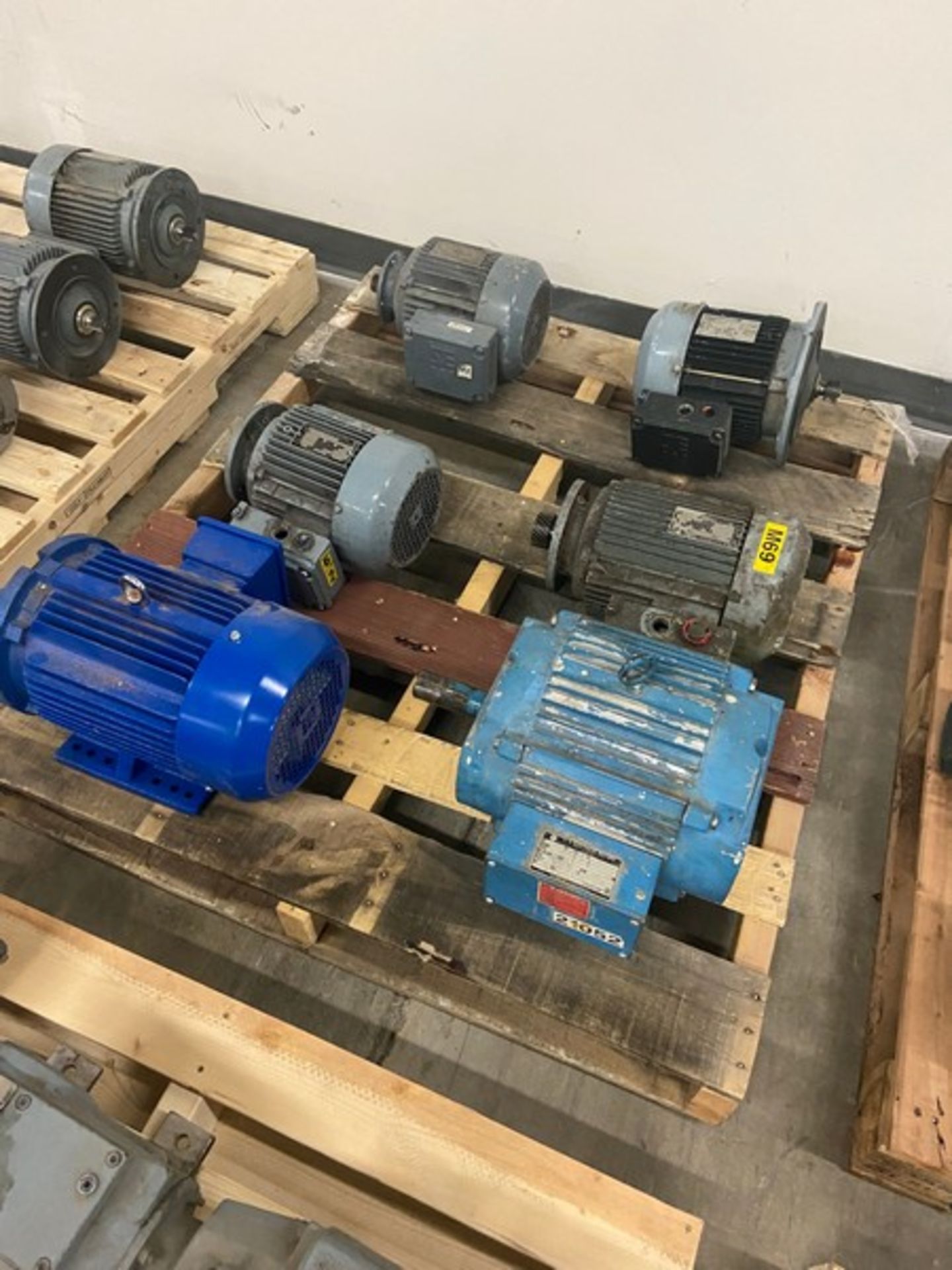 (2) Pallets of Motors Drives, with DEW Drives Other Assorted Drives (LOCATED IN SAINT-LAMBERT, QC)