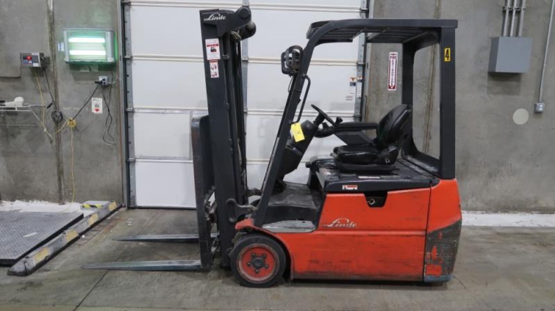 Linde 3,500 Lb Cap Electric Forklift Mod E18, - Image 3 of 6