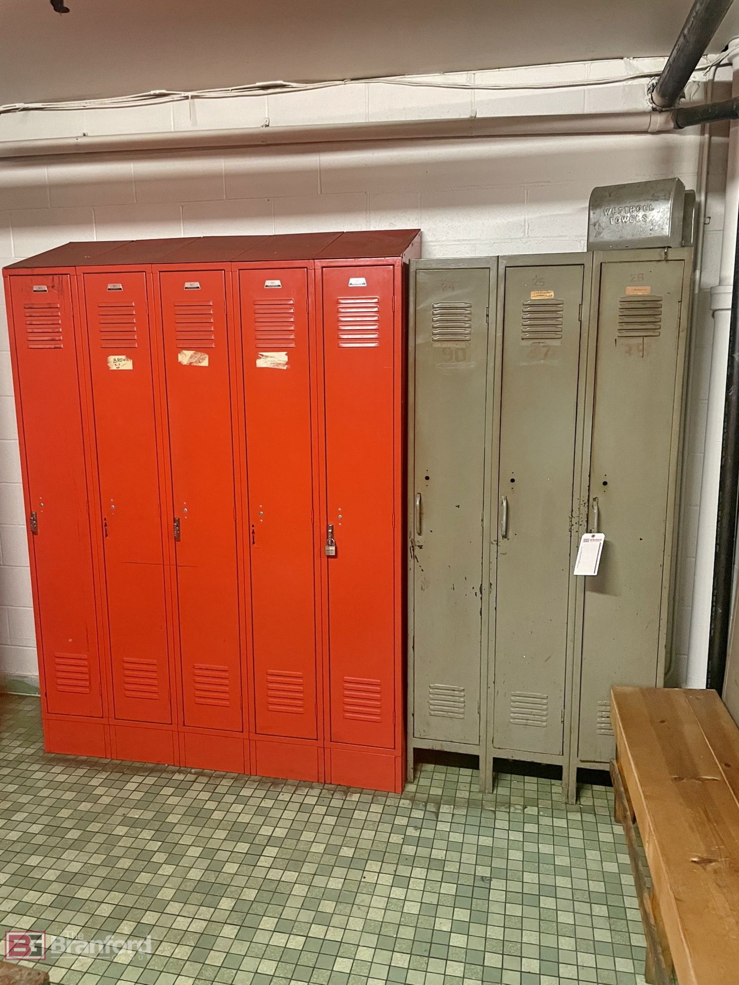 Lockers - Image 5 of 5