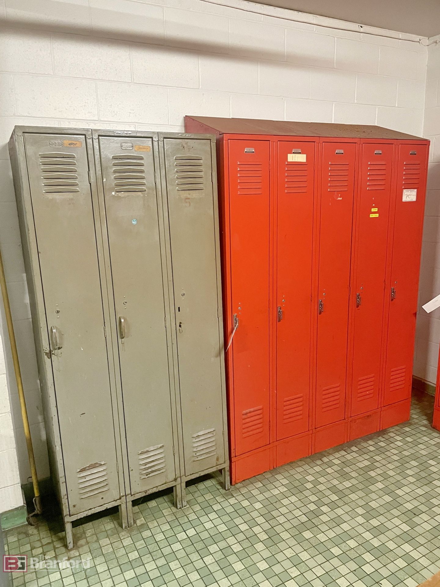 Lockers - Image 4 of 5