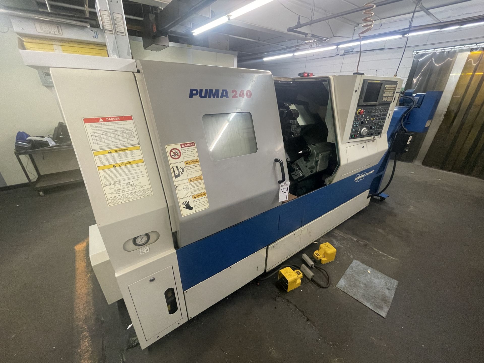 Doosan Daewoo model puma 240 cnc threading center - Image 3 of 11