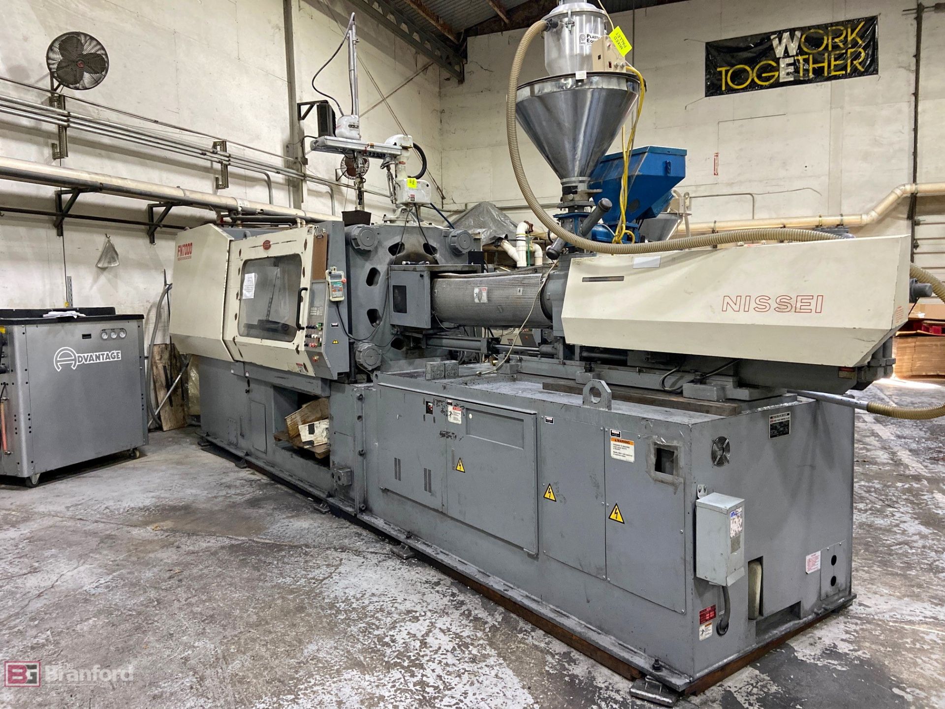 Nissei FN7000 390-ton injection molding machine