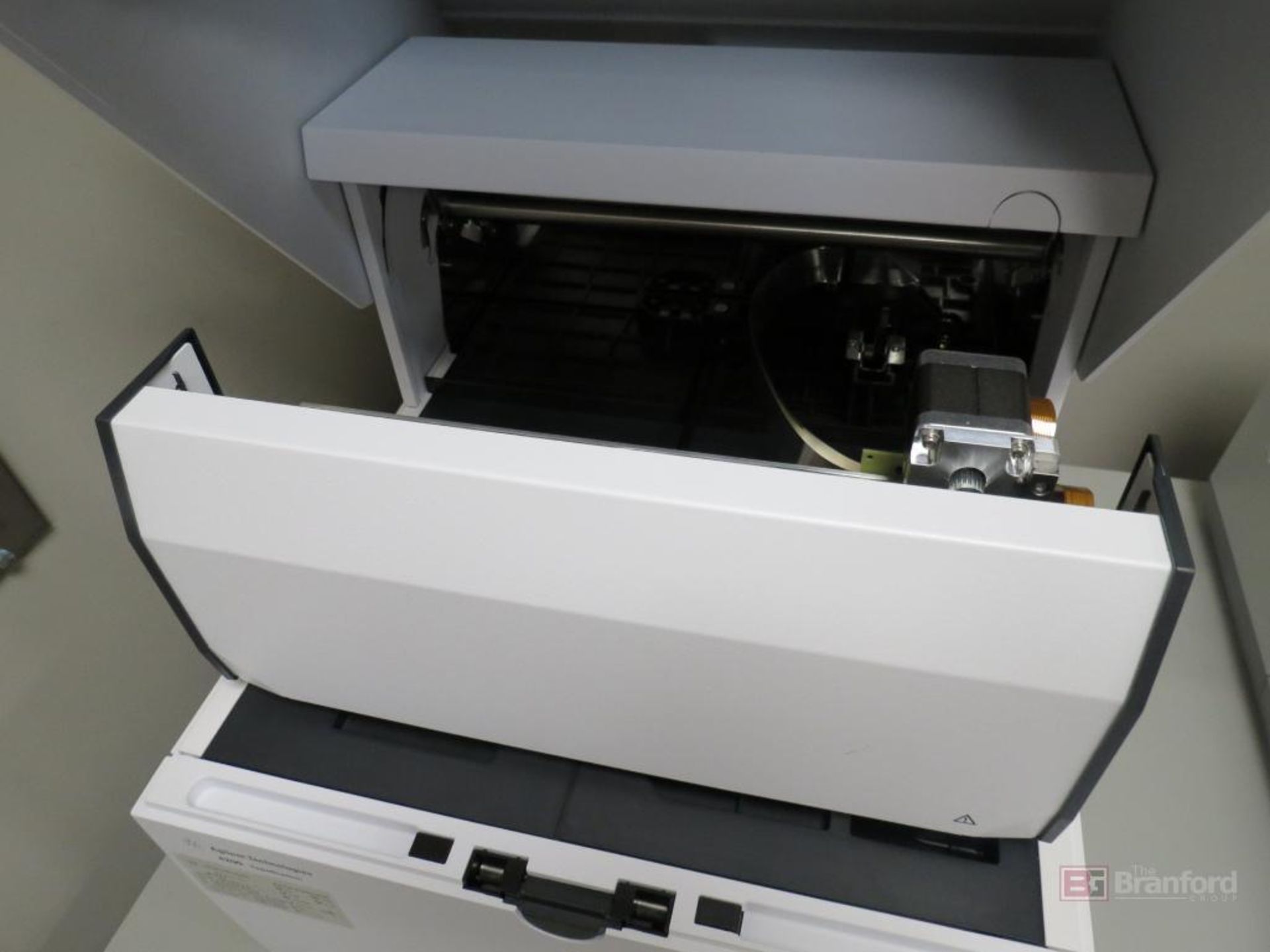 Agilent G2991A 4200 TapeStation Automated Electrophoresis System - Image 3 of 5