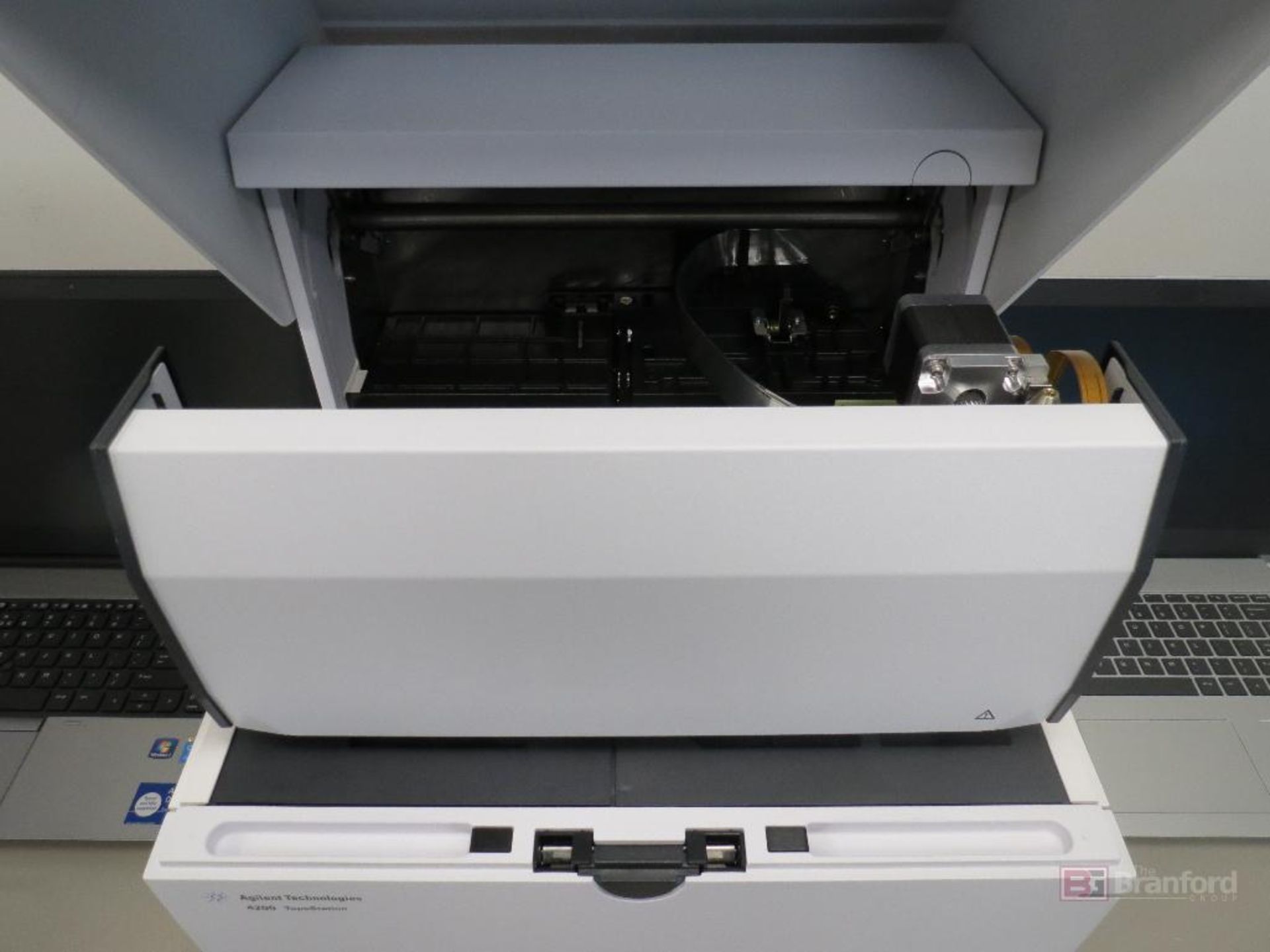Agilent G2991A 4200 TapeStation Automated Electrophoresis System, HP Laptop - Image 4 of 5