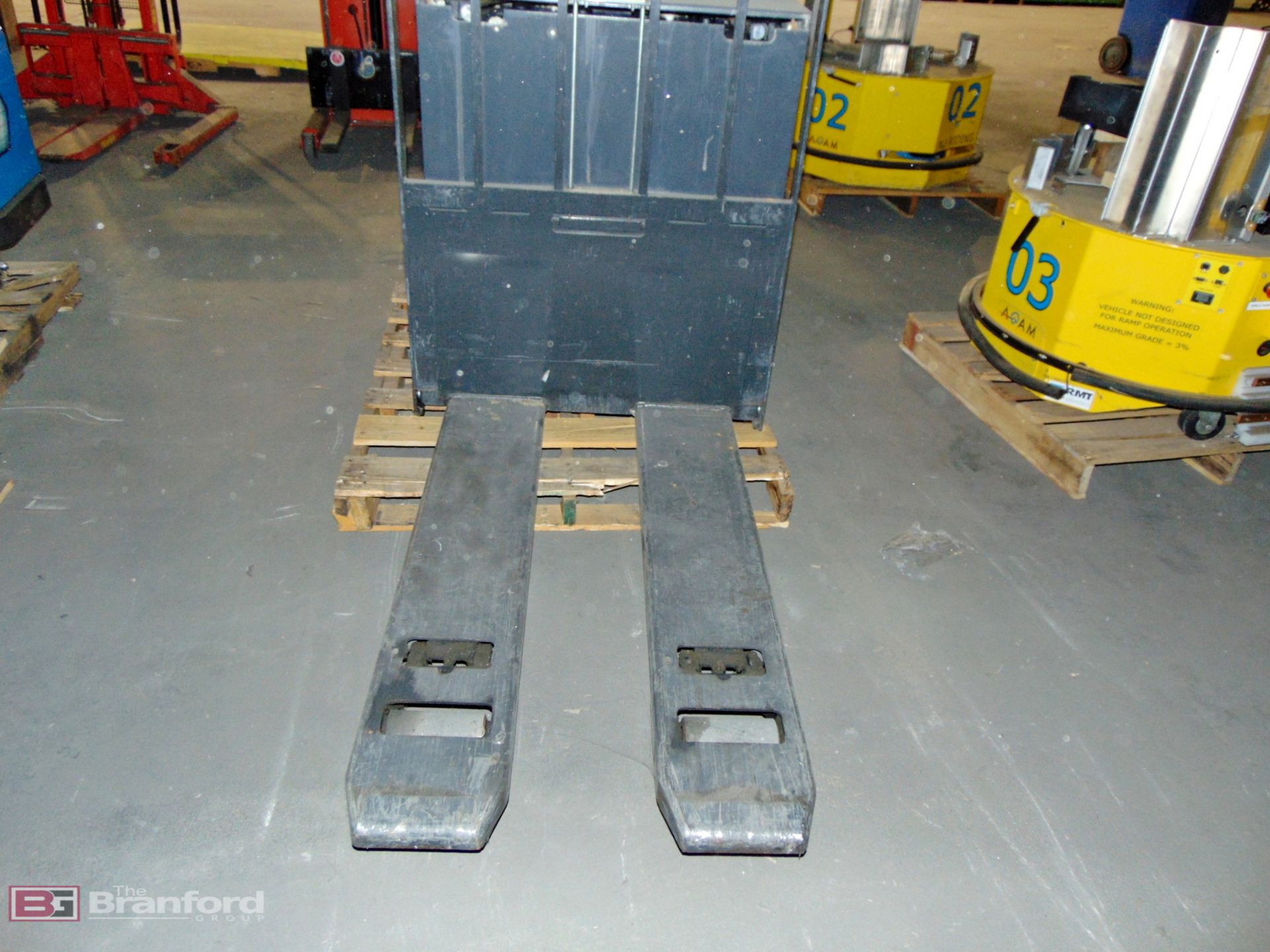 Seegrid Programmable Electric Pallet Jack - Image 4 of 7