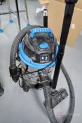 Vamaster 6-gallon wet/dry vacuum