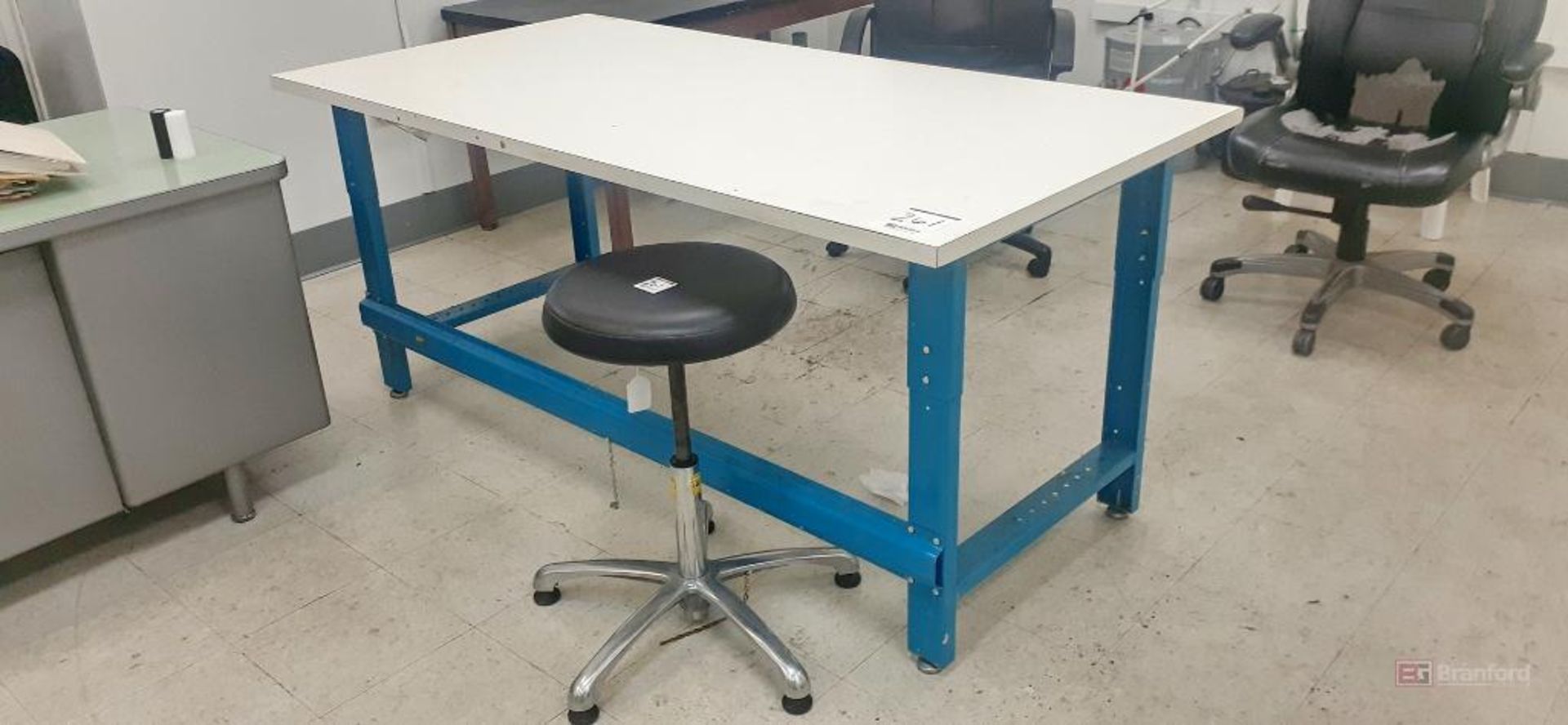 (1) Adjustable Height Lab Work Bench