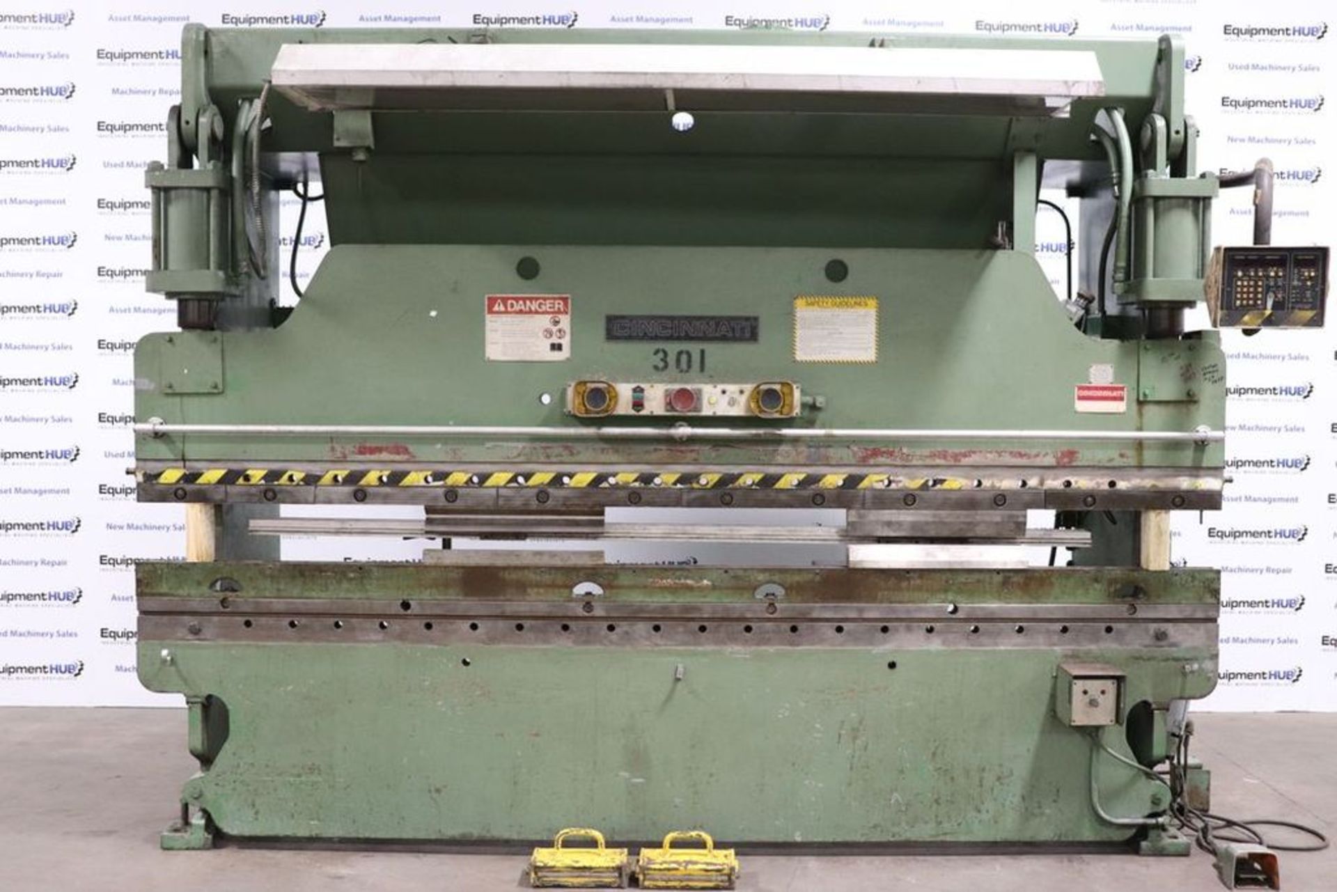 Cincinnati 90 CB-10 12′ x 90 Ton CNC Hydraulic Press Brake