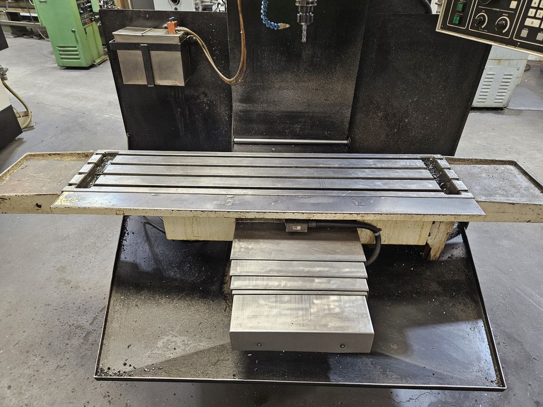 Hurco Hawk 40 CNC Vertical Mill, S/N H40S-95017029A, Ultimax SSM ...