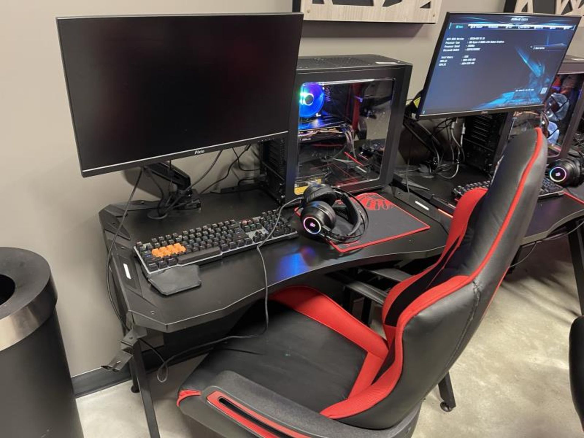 Gaming PC w/ DESK & CHAIR Included : Fratel Design Case, Processor: ASRock Challenger Series / Radeo