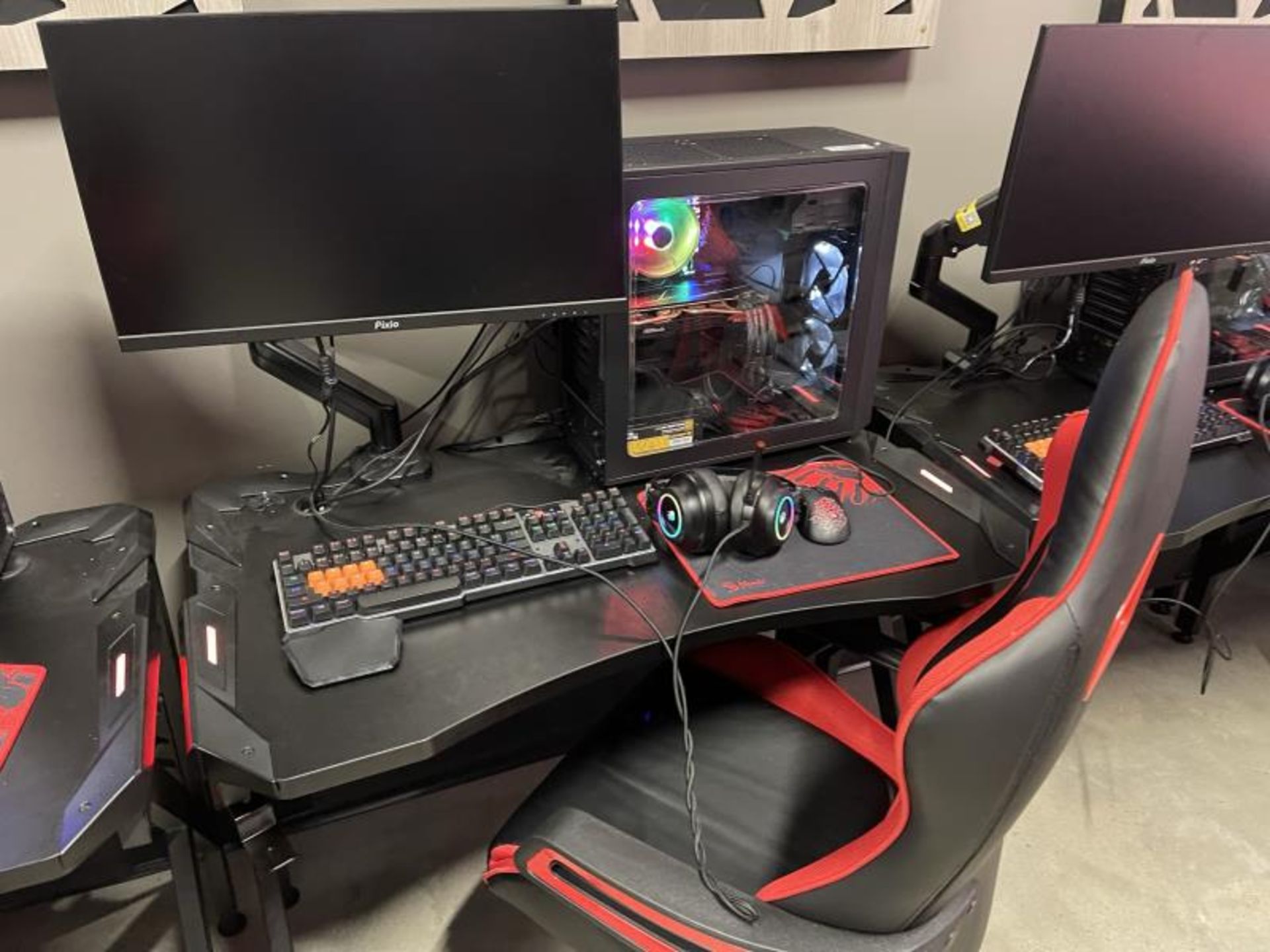 Gaming PC w/ DESK & CHAIR Included : Fratel Design Case, Processor: ASRock Challenger Series / Radeo