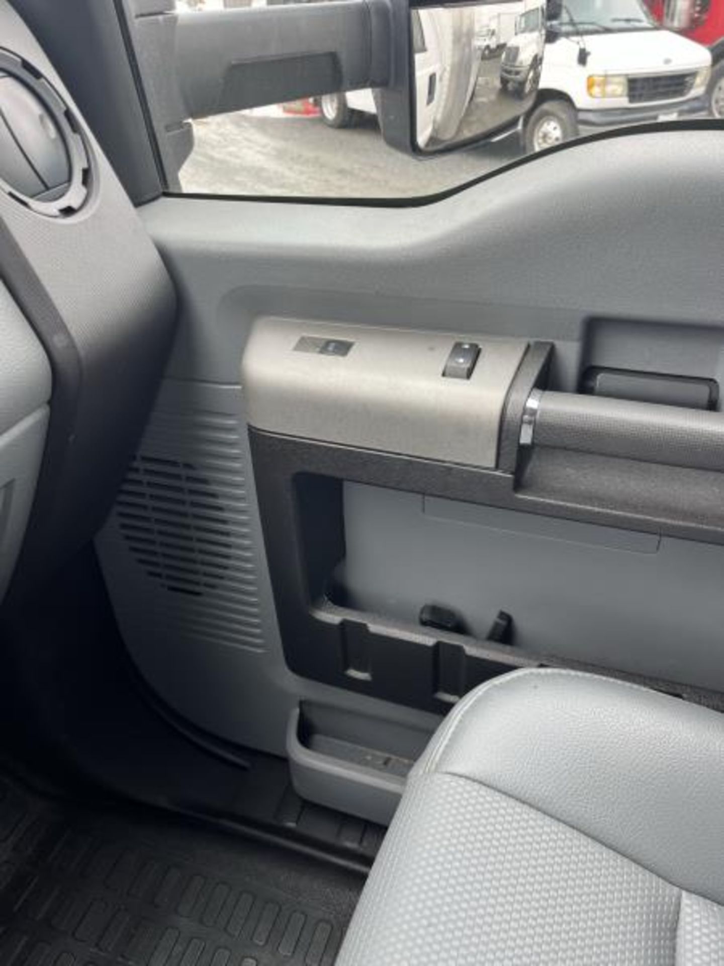 2019 FORD, F650- 24' STRAIGHT BOX - Image 34 of 35