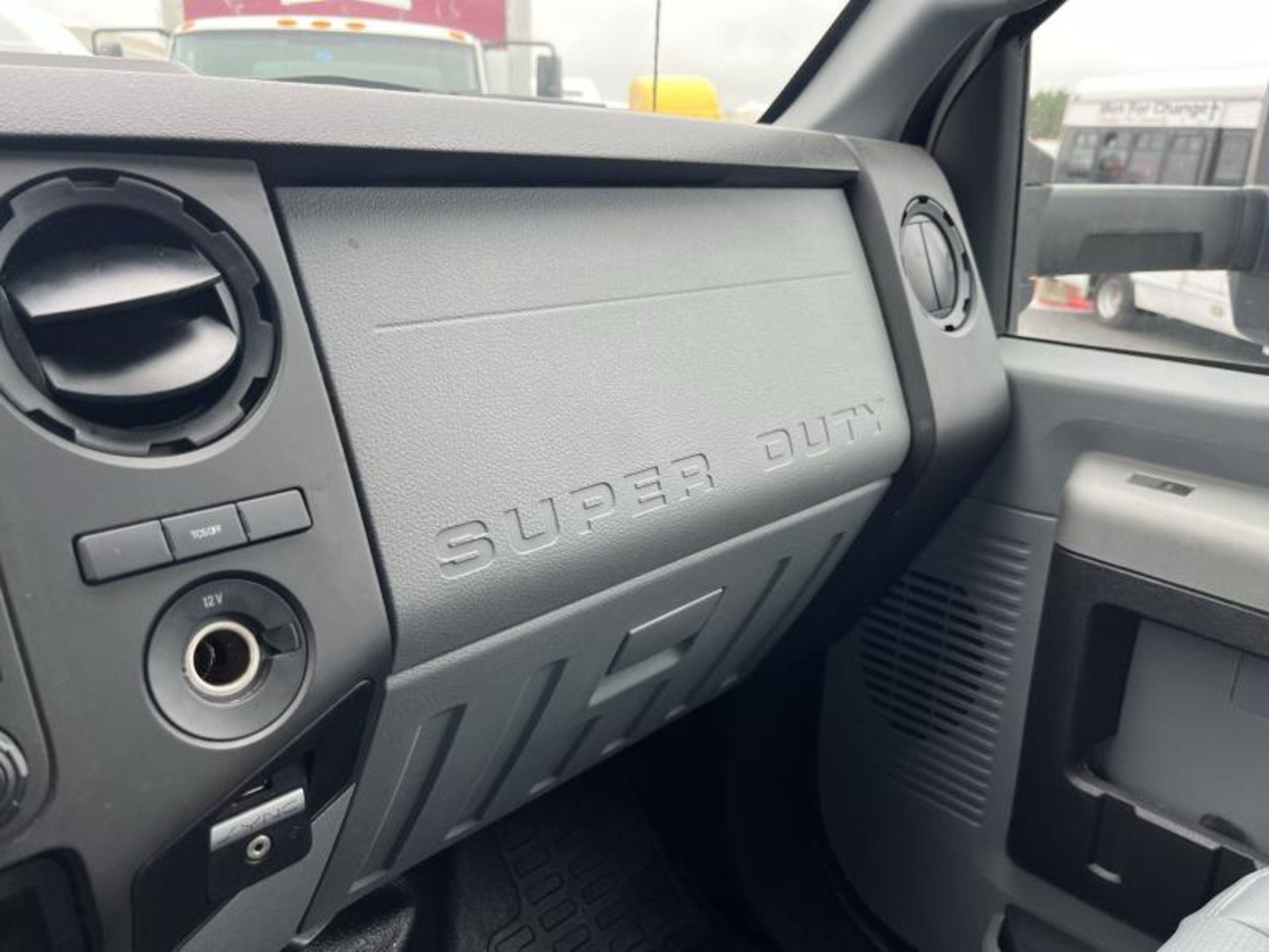 2019 FORD, F650- 24' STRAIGHT BOX - Image 30 of 35